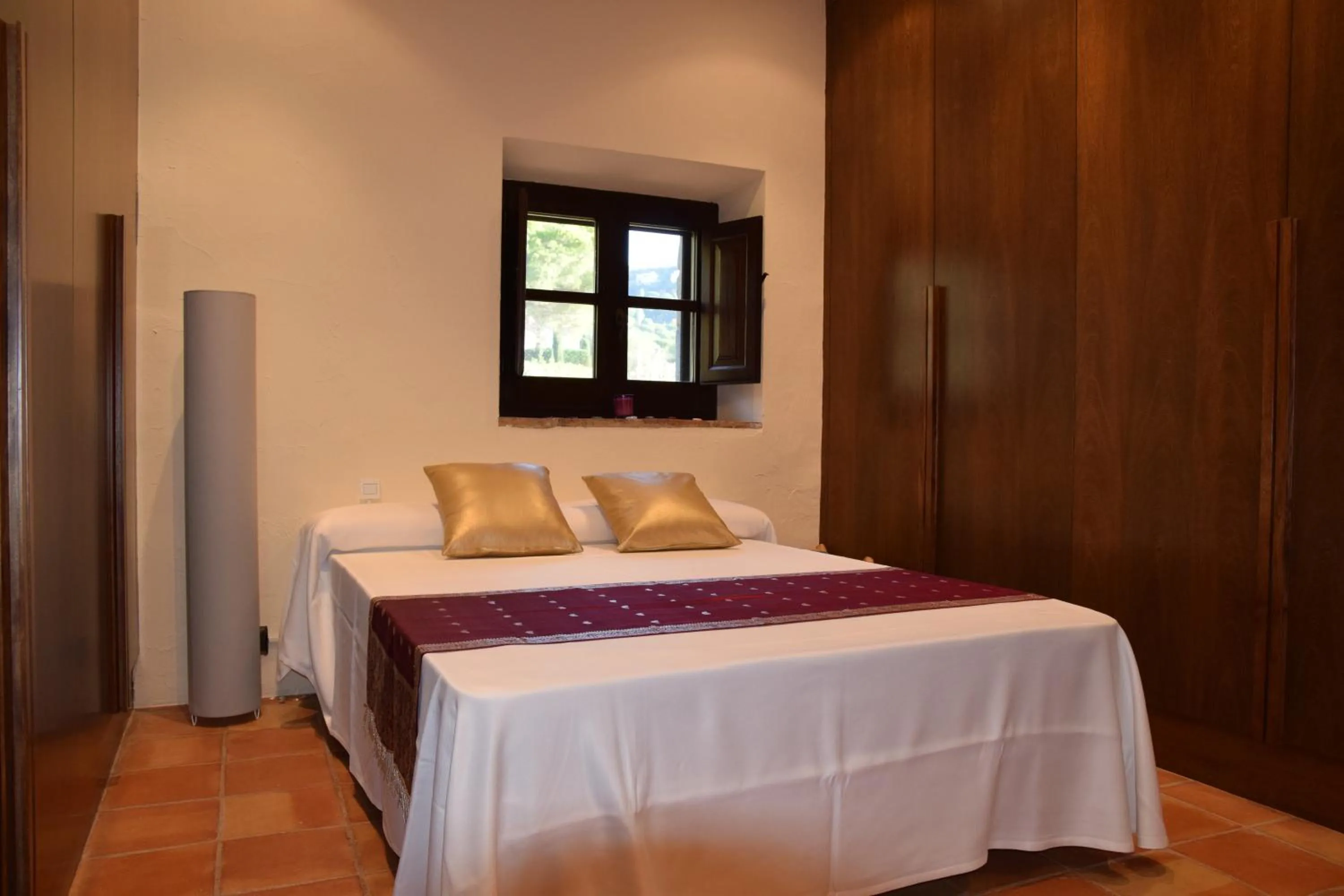 Photo of the whole room, Bed in Petit CostaBravaSi