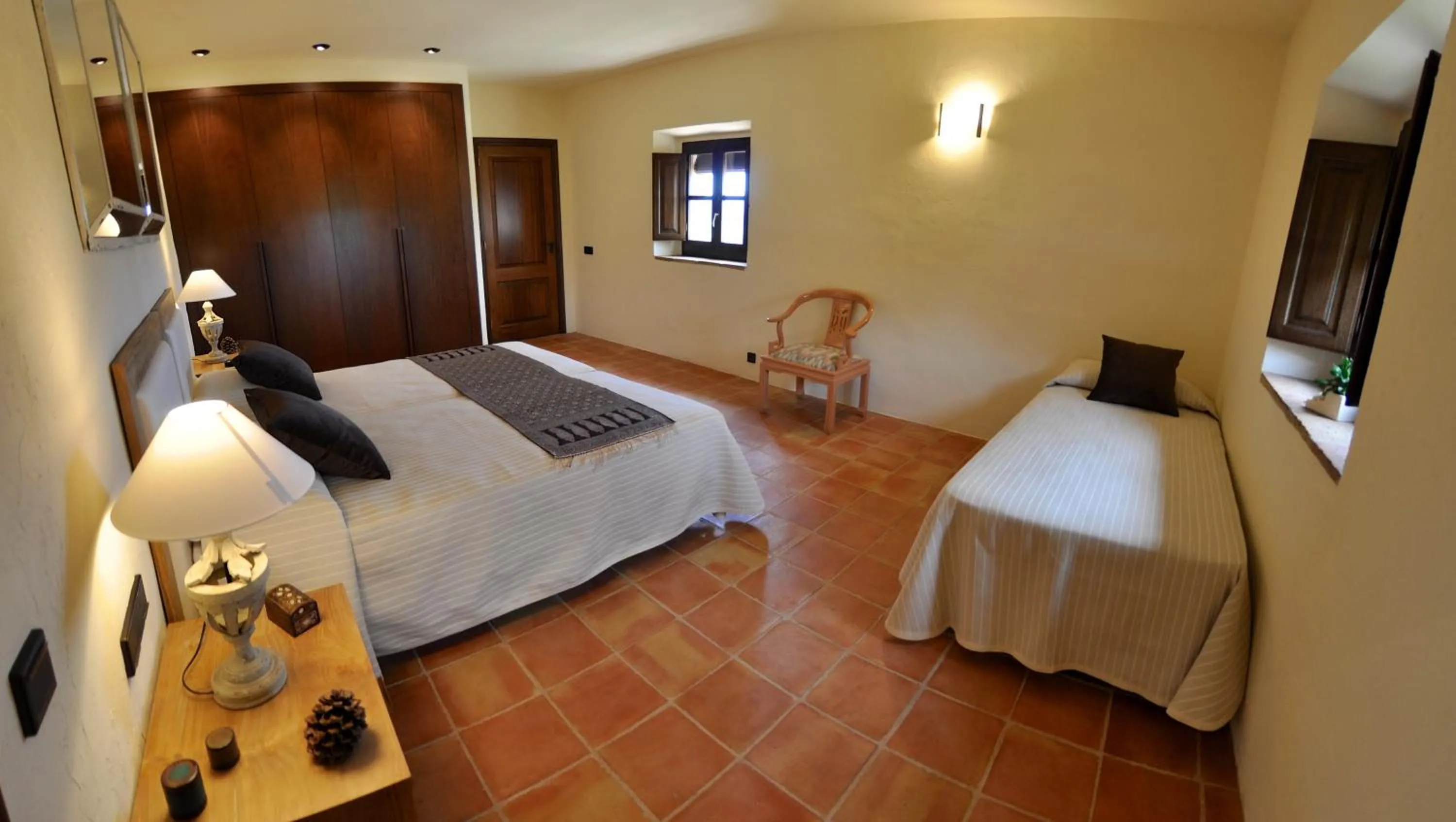 Photo of the whole room, Bed in Petit CostaBravaSi
