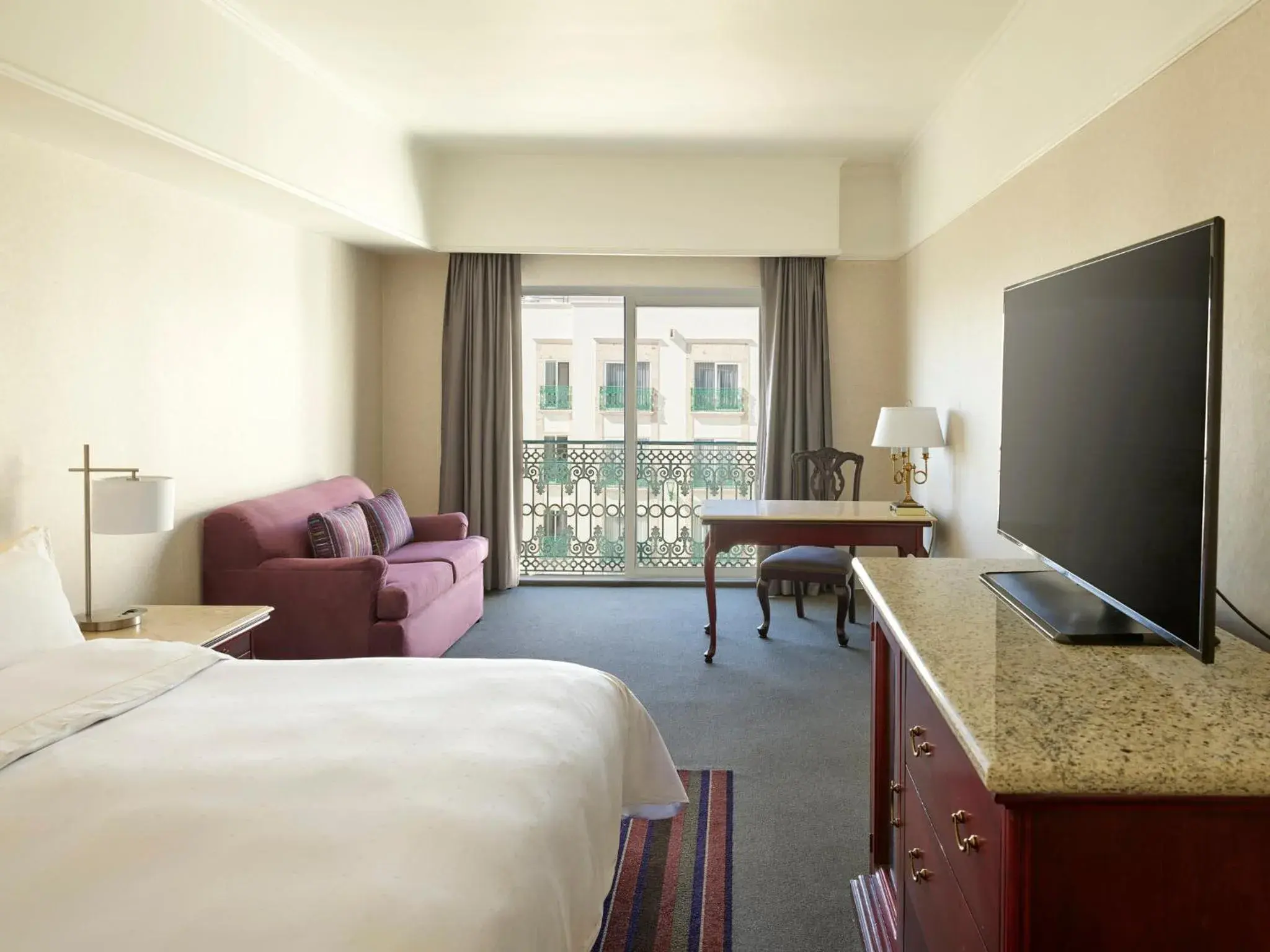 Photo of the whole room, Bed in Fiesta Americana Aguascalientes Photo of the whole room, Bed in Fiesta Americana Aguascalientes