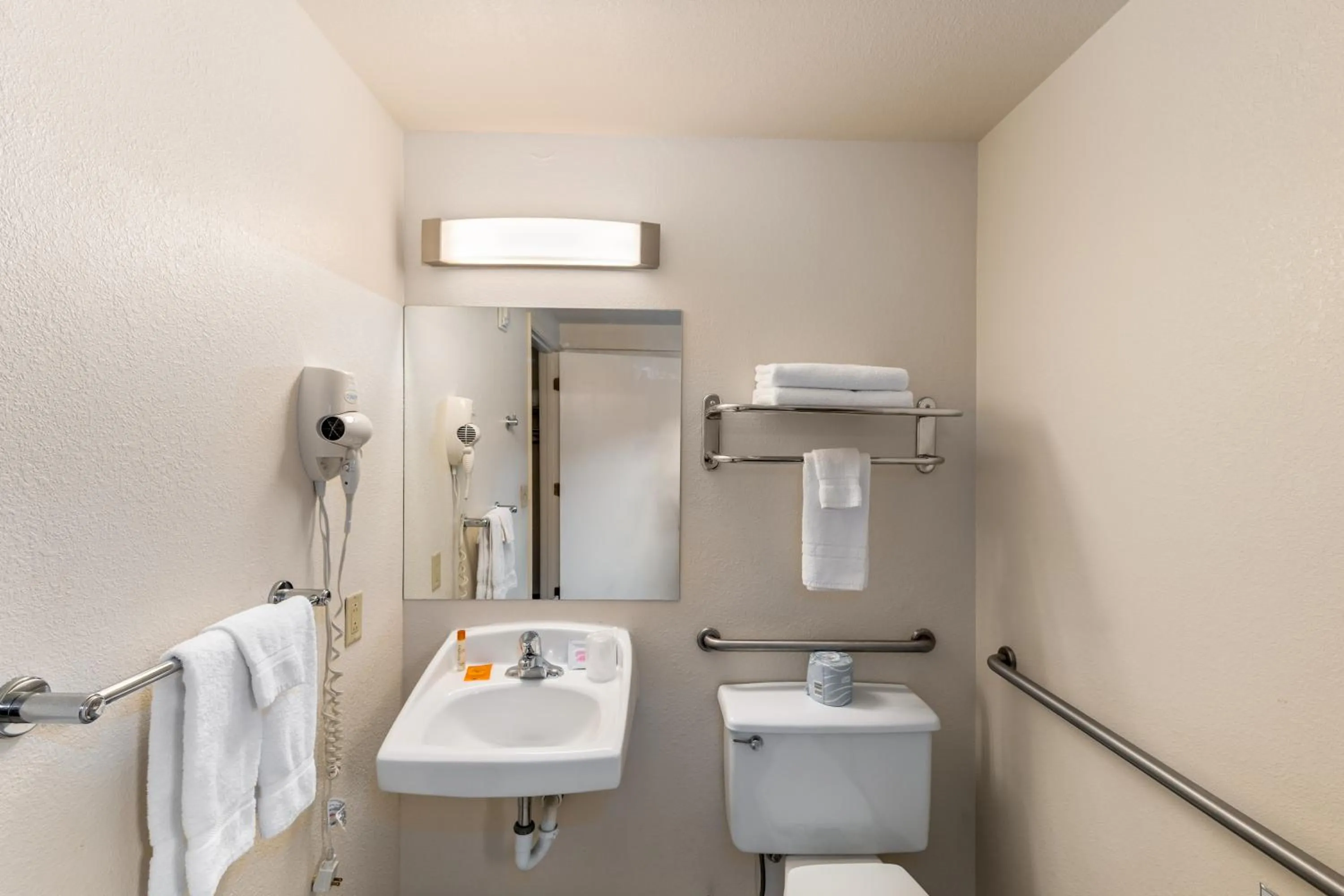 Breeze Inn Hotel & Motel