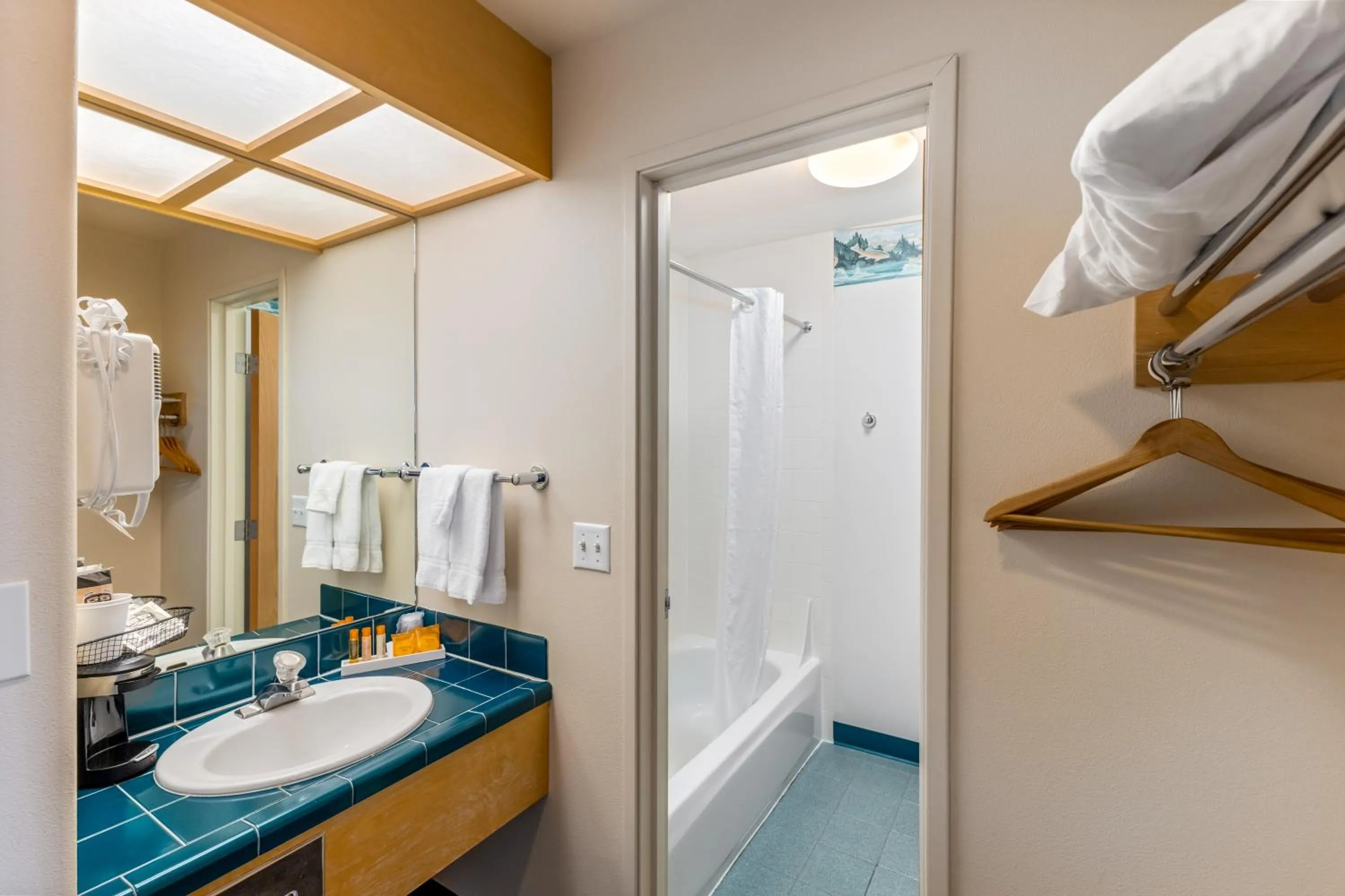 Breeze Inn Hotel & Motel