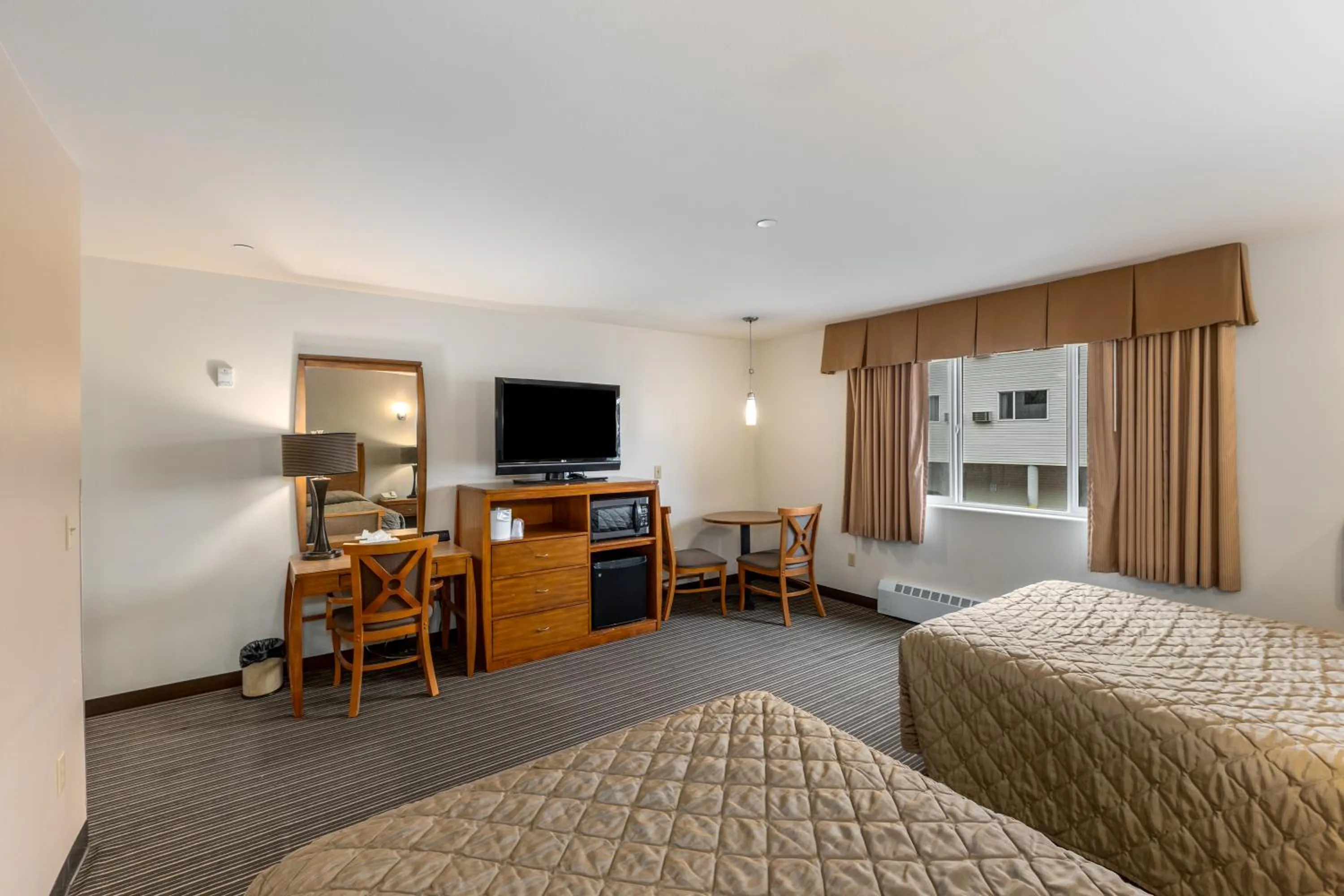 Bed in Breeze Inn Hotel & Motel