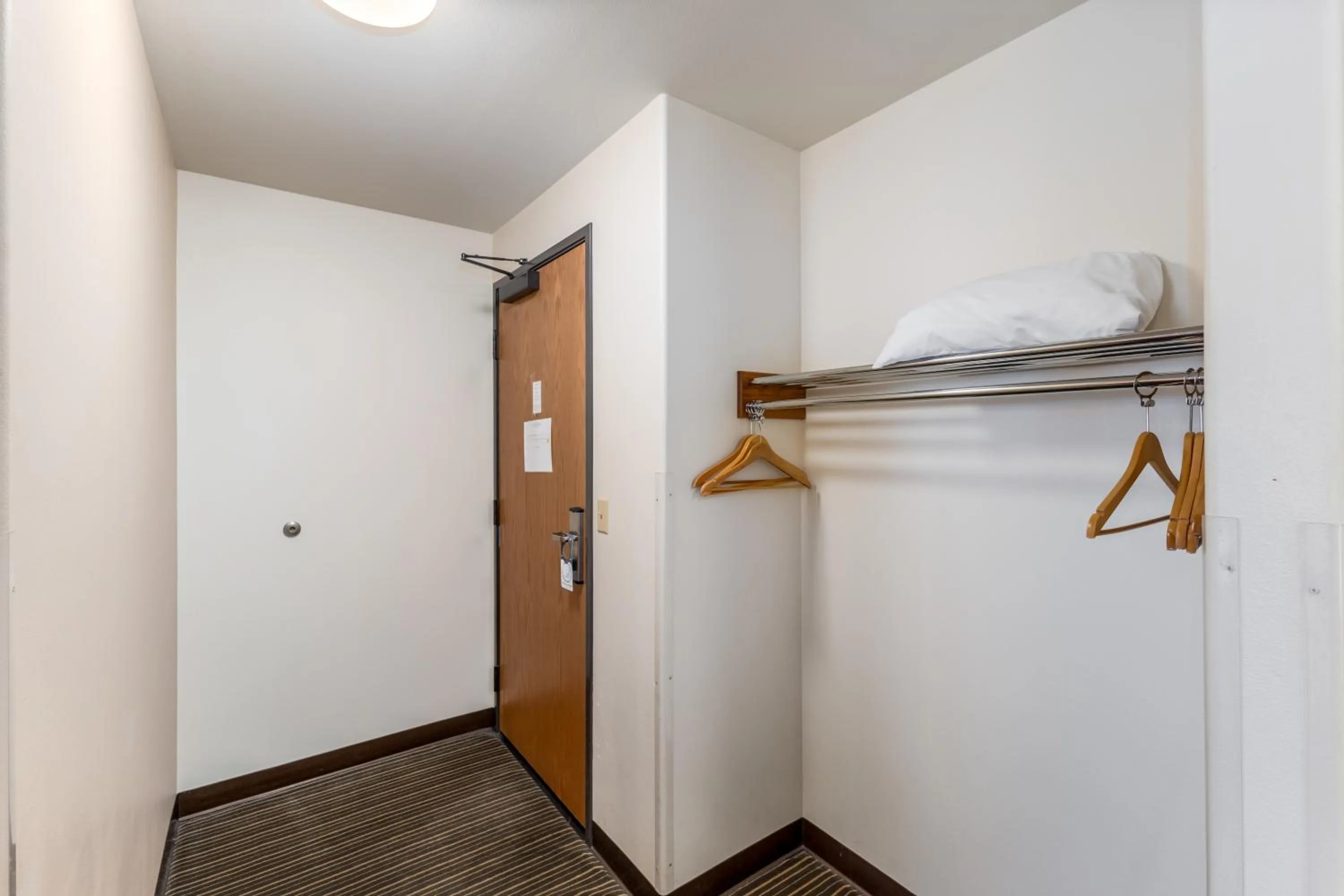 Breeze Inn Hotel & Motel