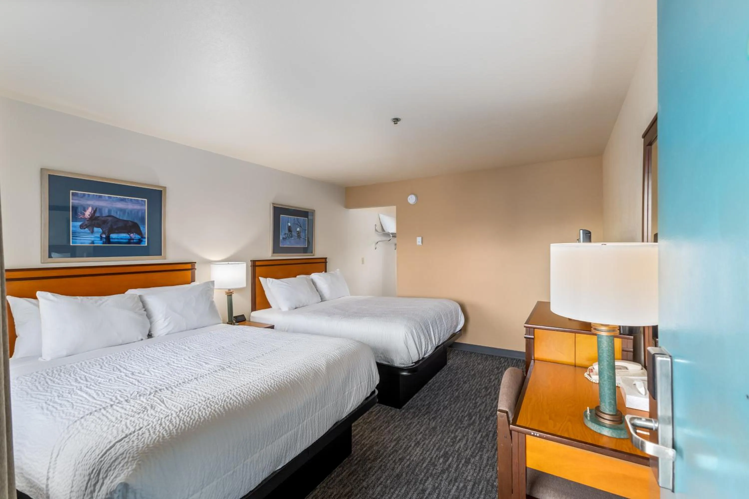 Bedroom, Bed in Breeze Inn Hotel & Motel