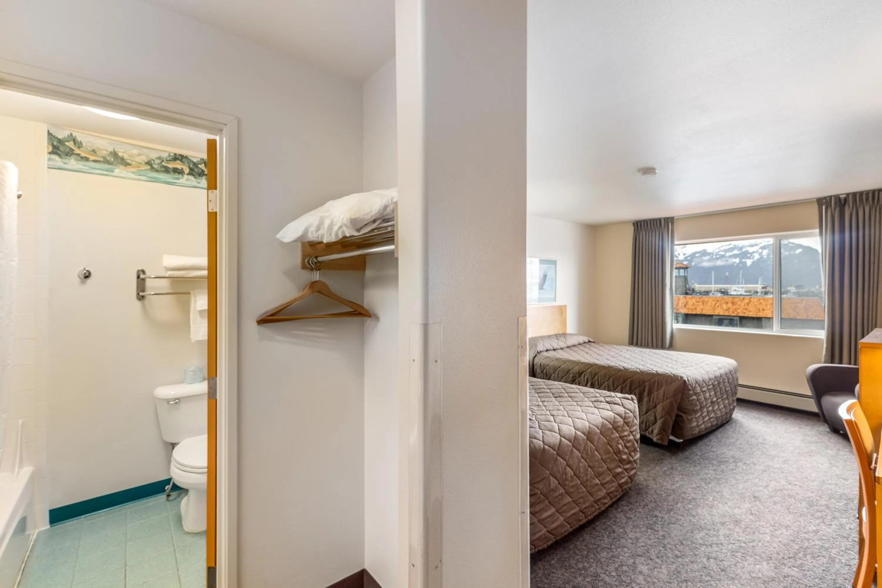 Bedroom, Bed in Breeze Inn Hotel & Motel