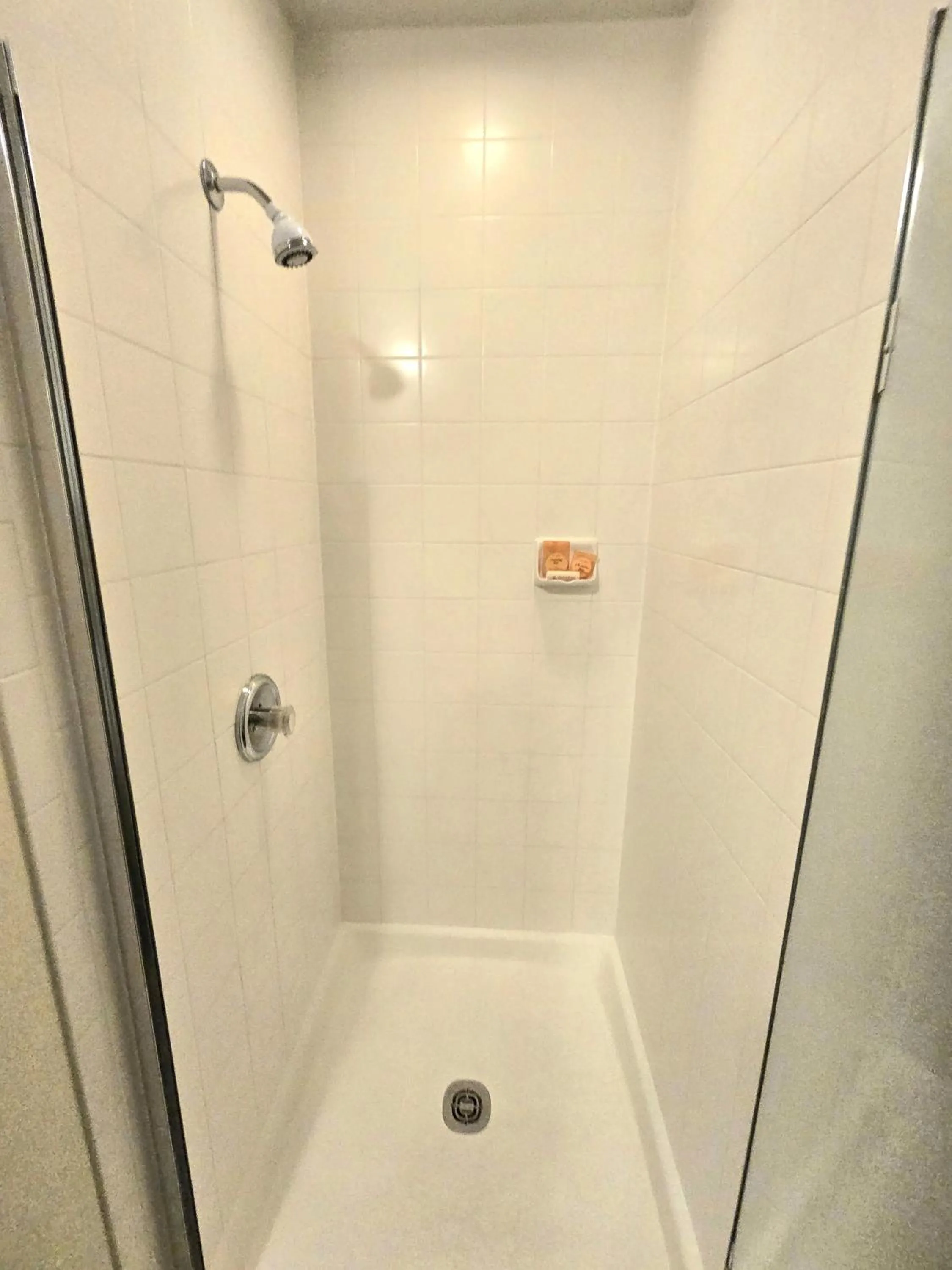 Shower in Breeze Inn Hotel & Motel