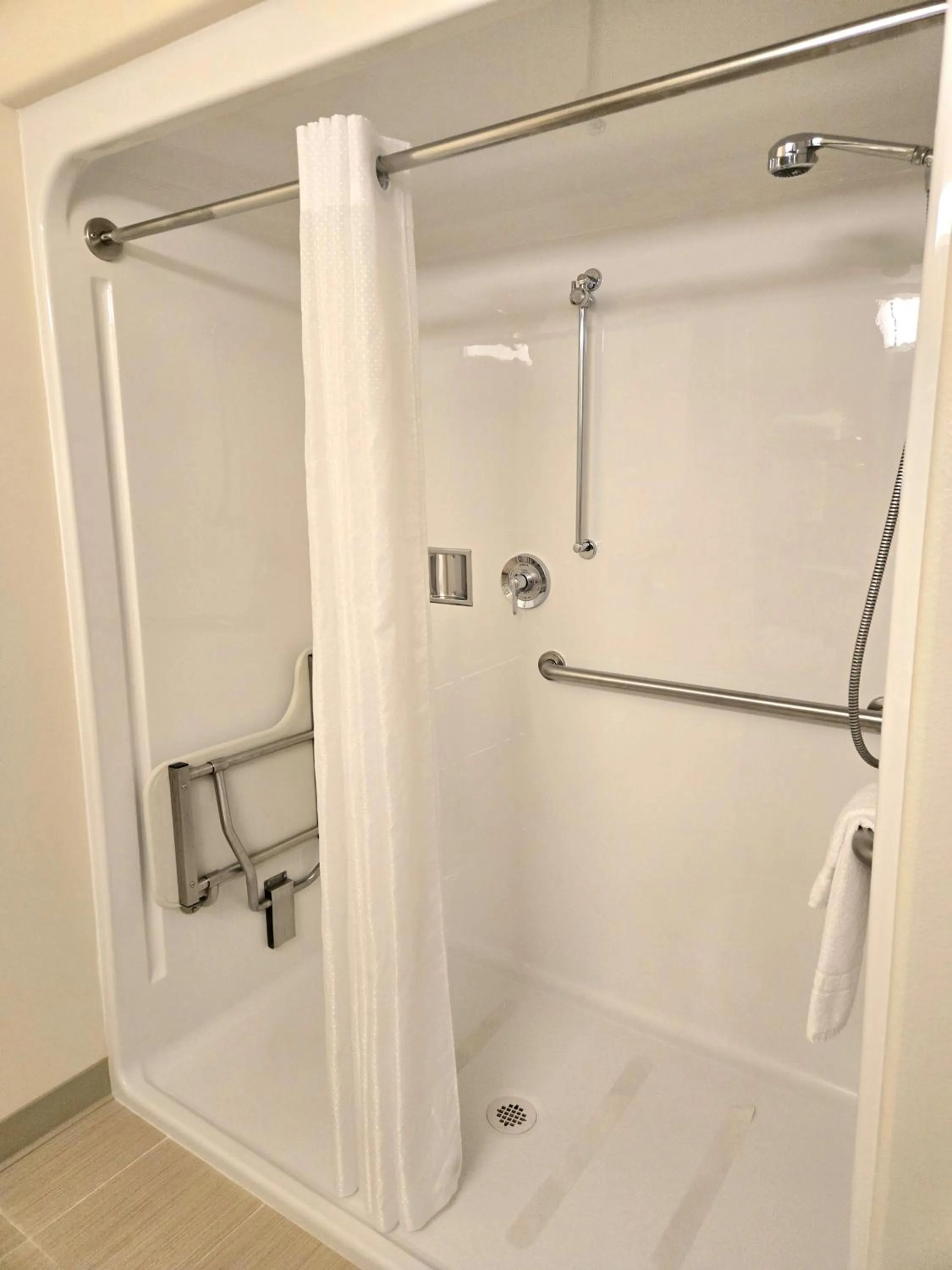 Breeze Inn Hotel & Motel