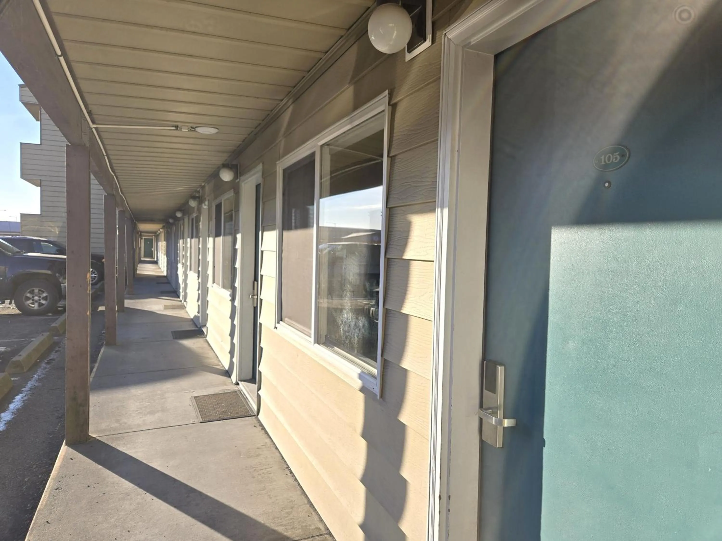 Breeze Inn Hotel & Motel