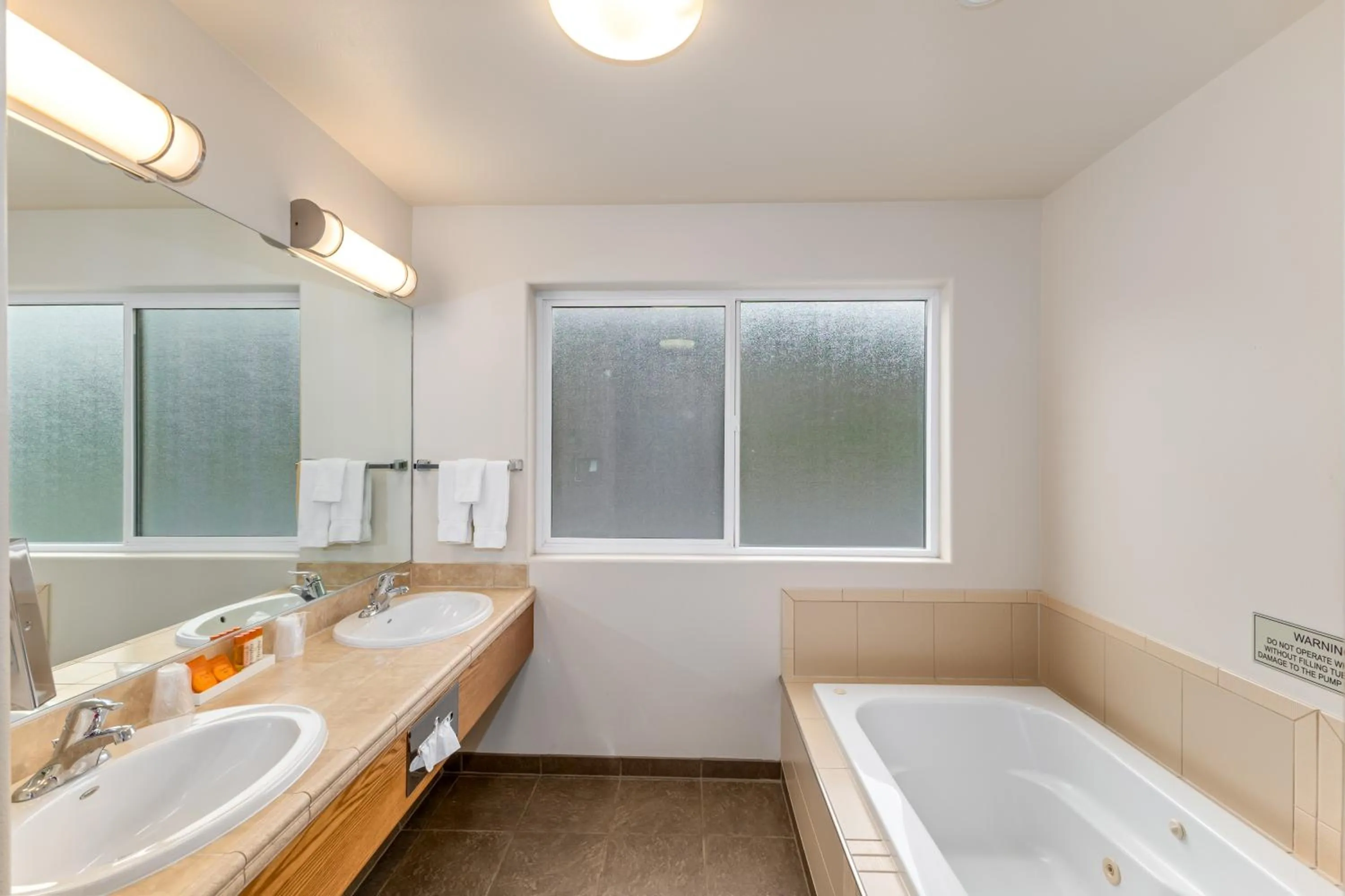 Breeze Inn Hotel & Motel