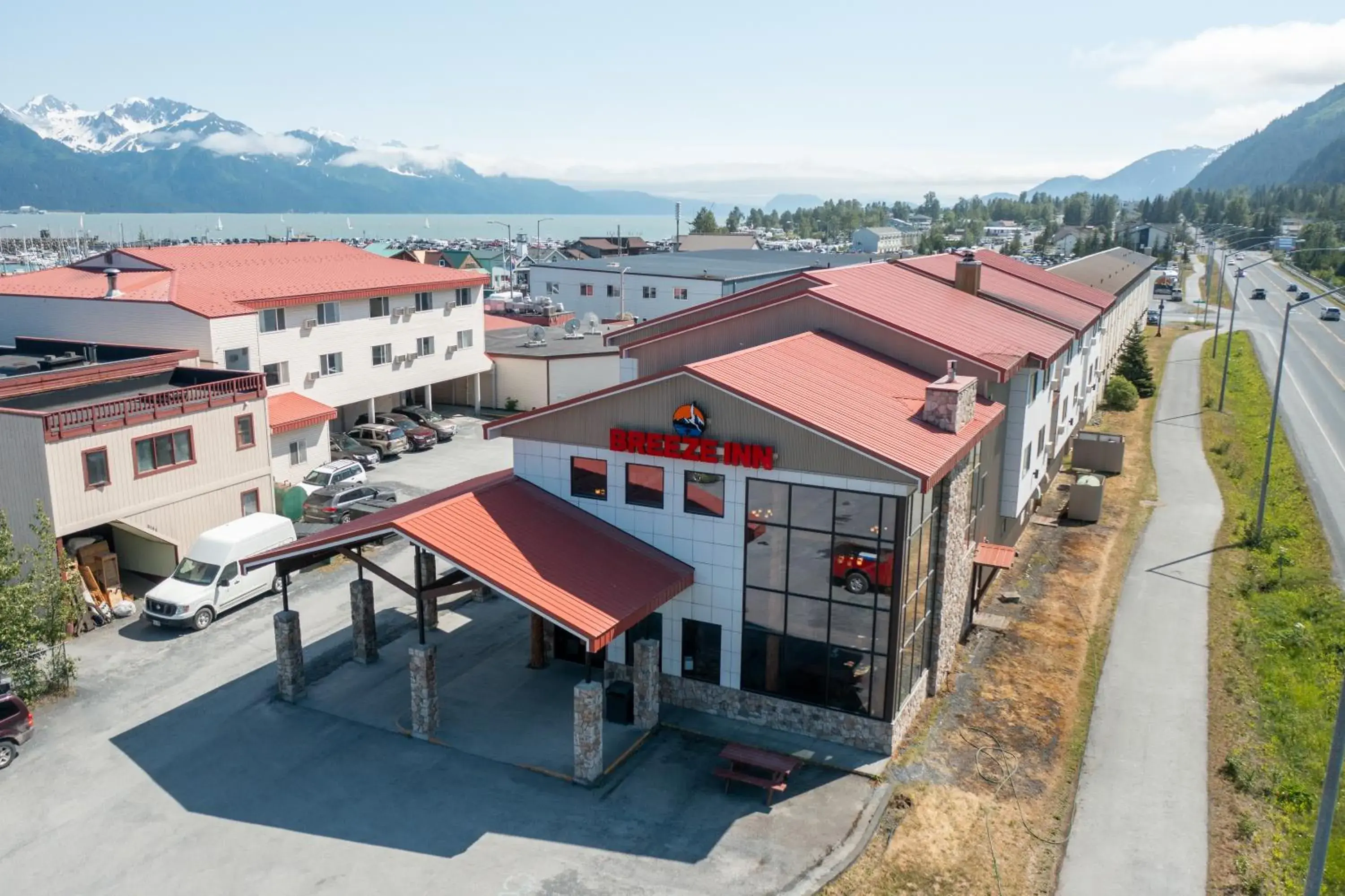 Property building in Breeze Inn Hotel & Motel Property building in Breeze Inn Hotel & Motel