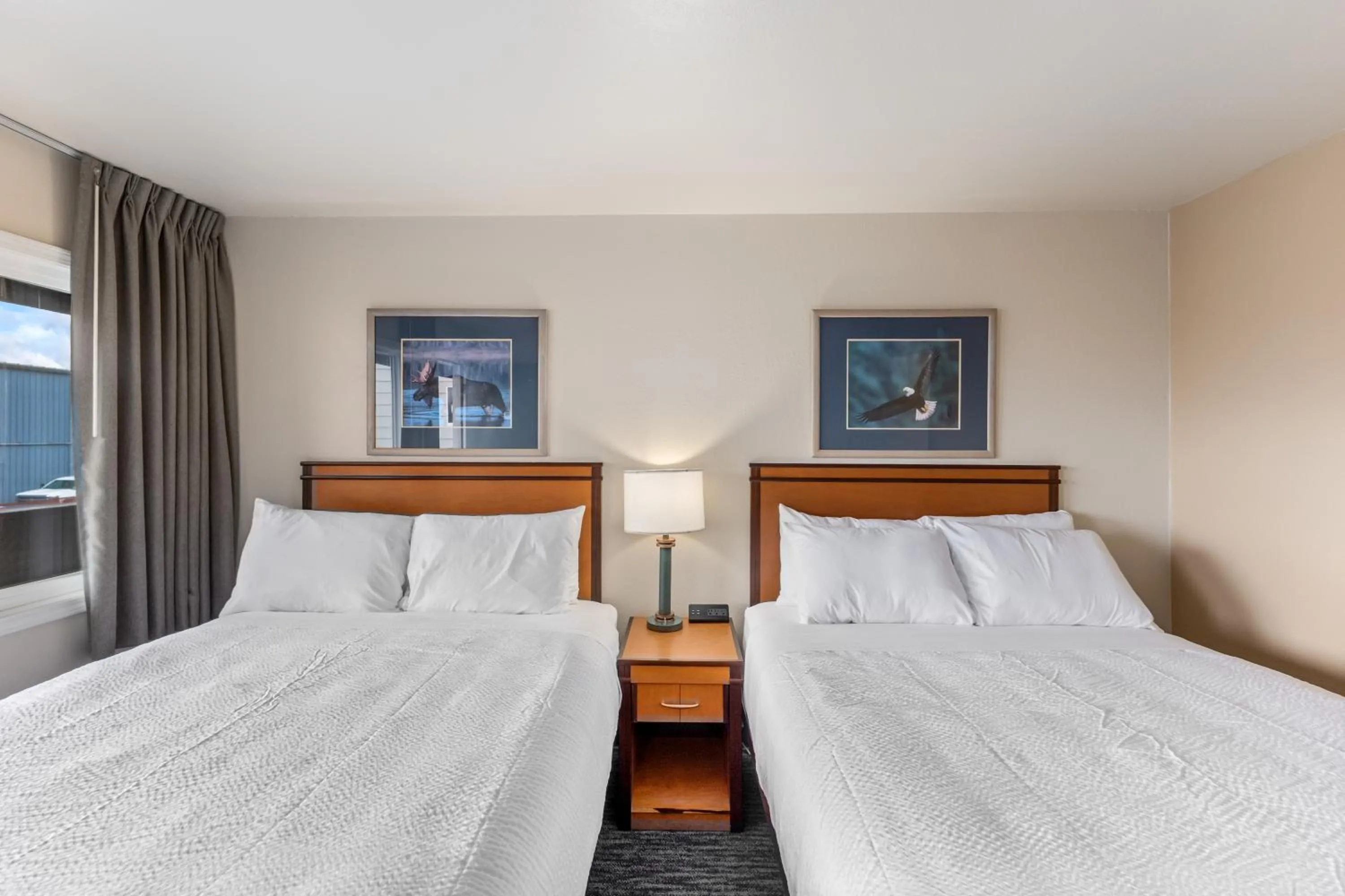 Bedroom, Bed in Breeze Inn Hotel & Motel