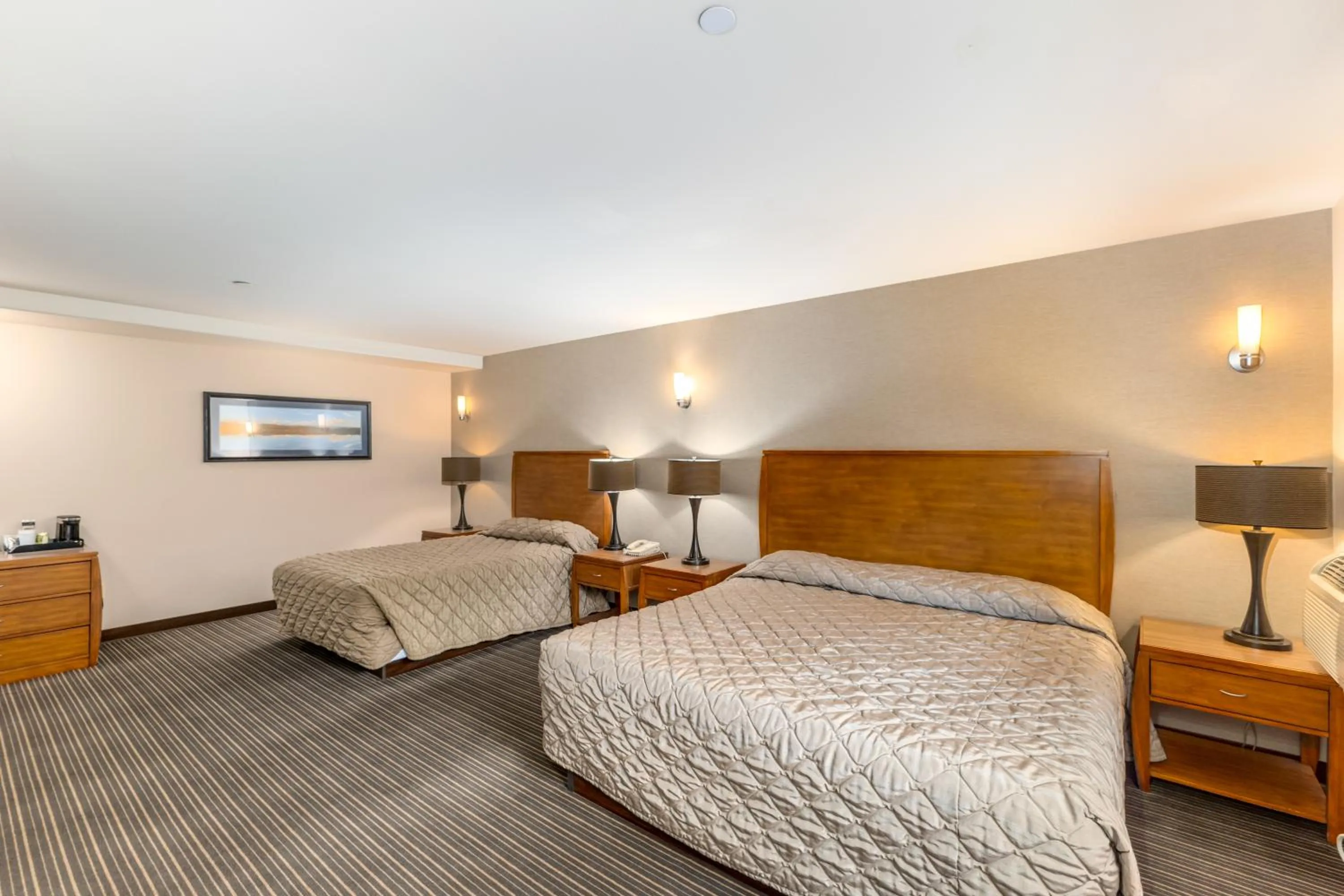 Bed in Breeze Inn Hotel & Motel