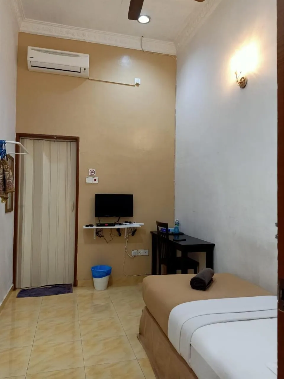 Bed in ANGGERIK IMPIAN HOTEL -Best for Travellers at Kuala Berang