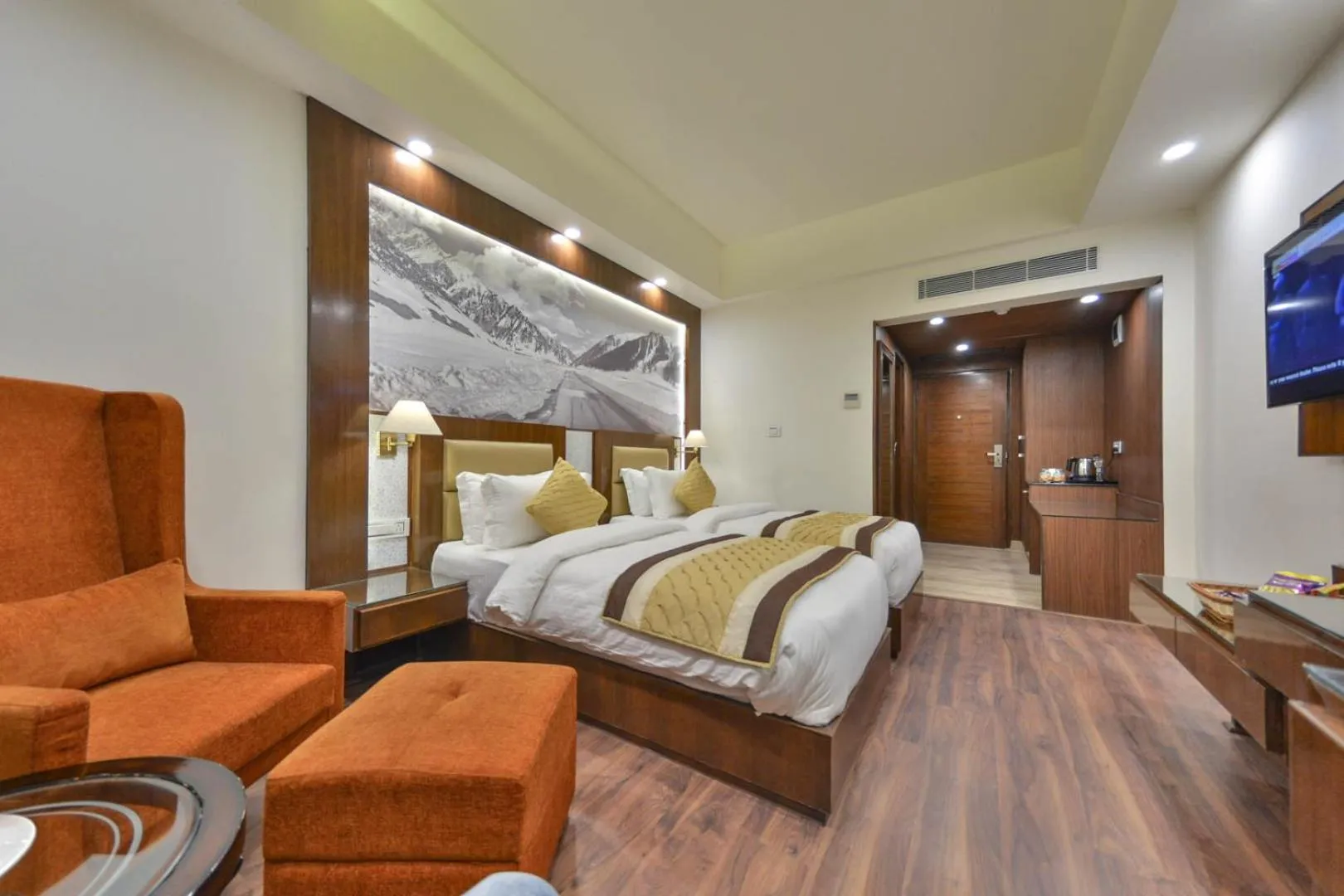 Bed in Regenta Central Srinagar, Rajbagh