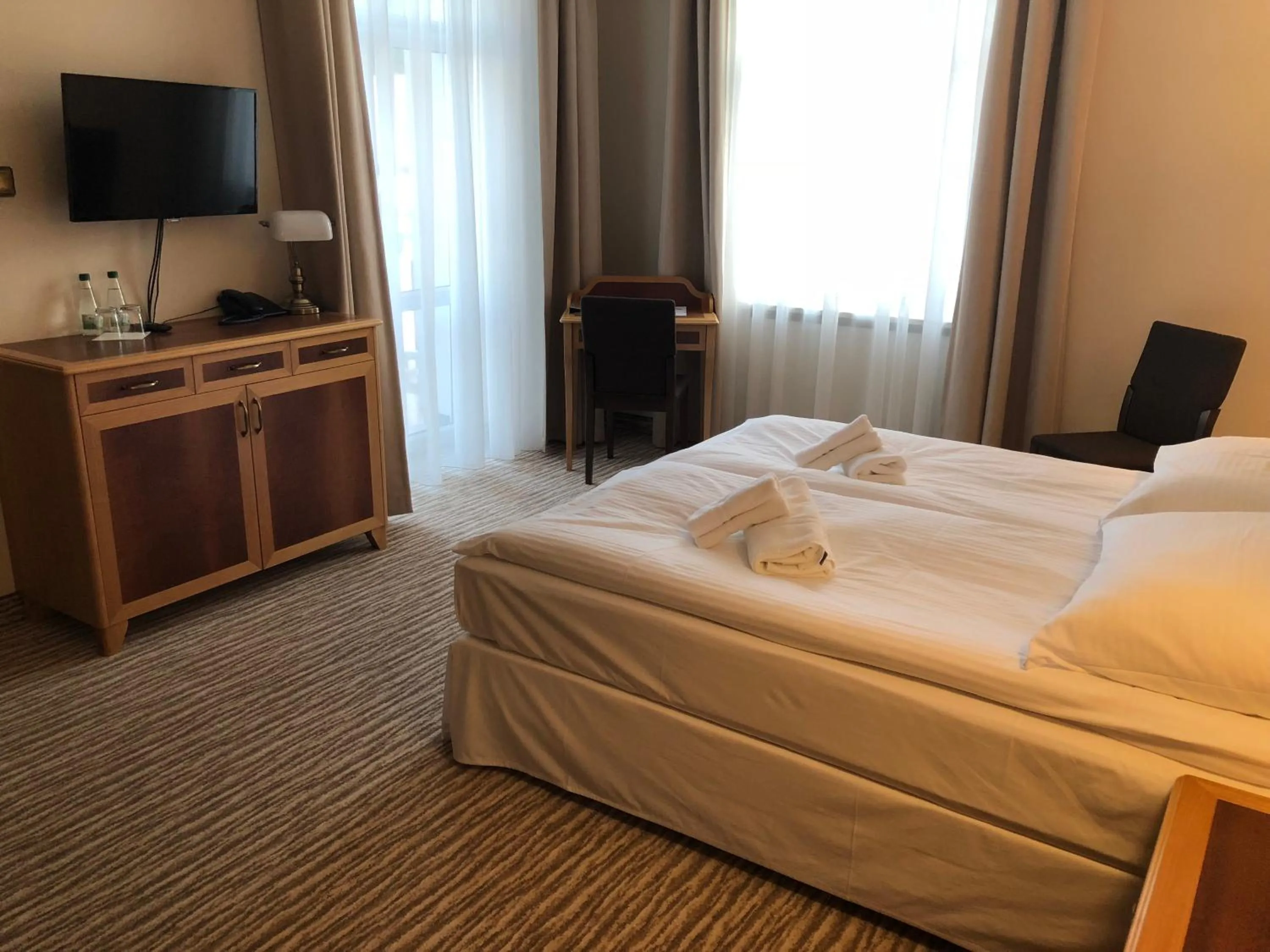 Photo of the whole room, Bed in Willa Home