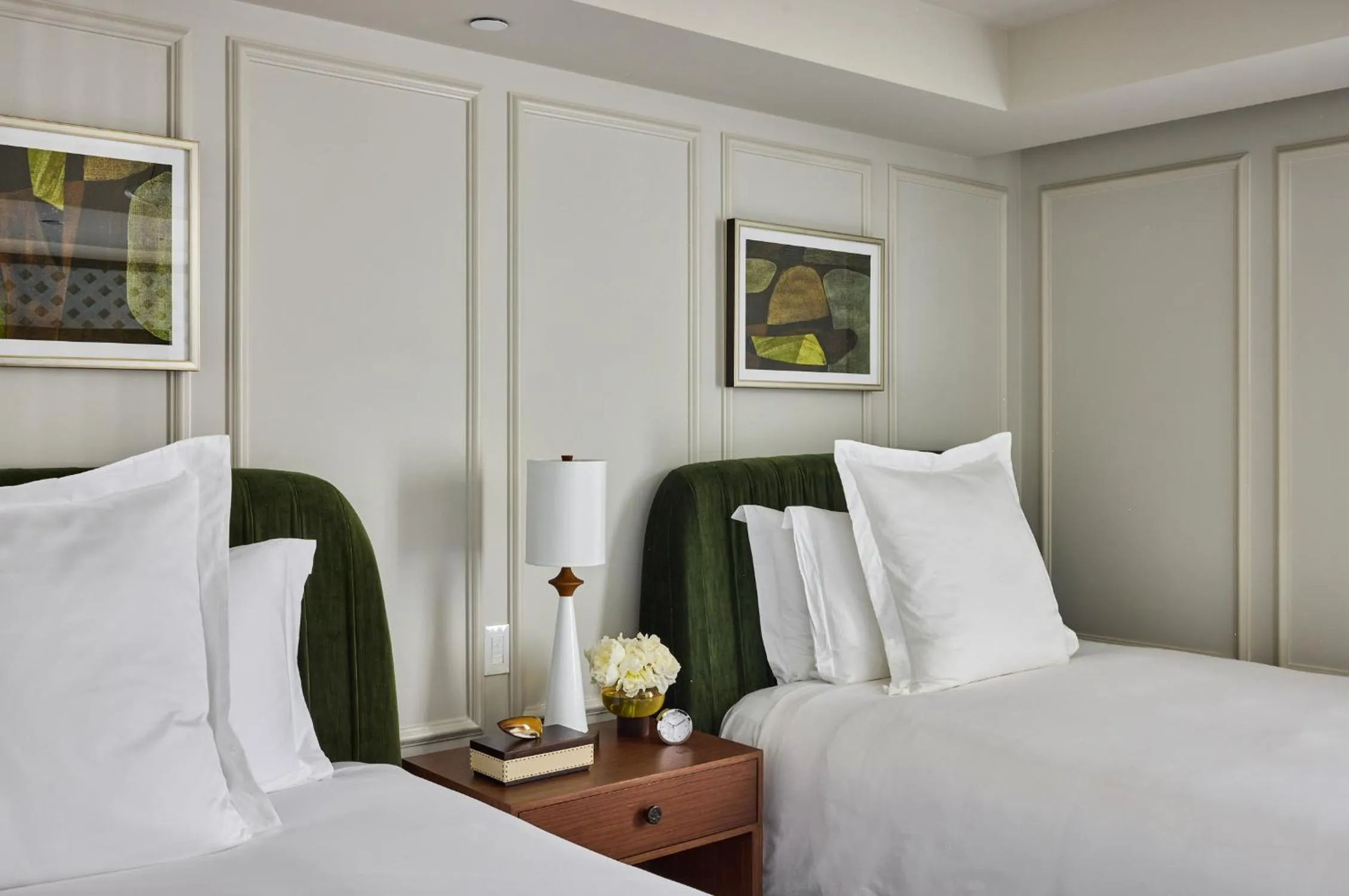 Photo of the whole room, Bed in Rosewood Hotel Georgia