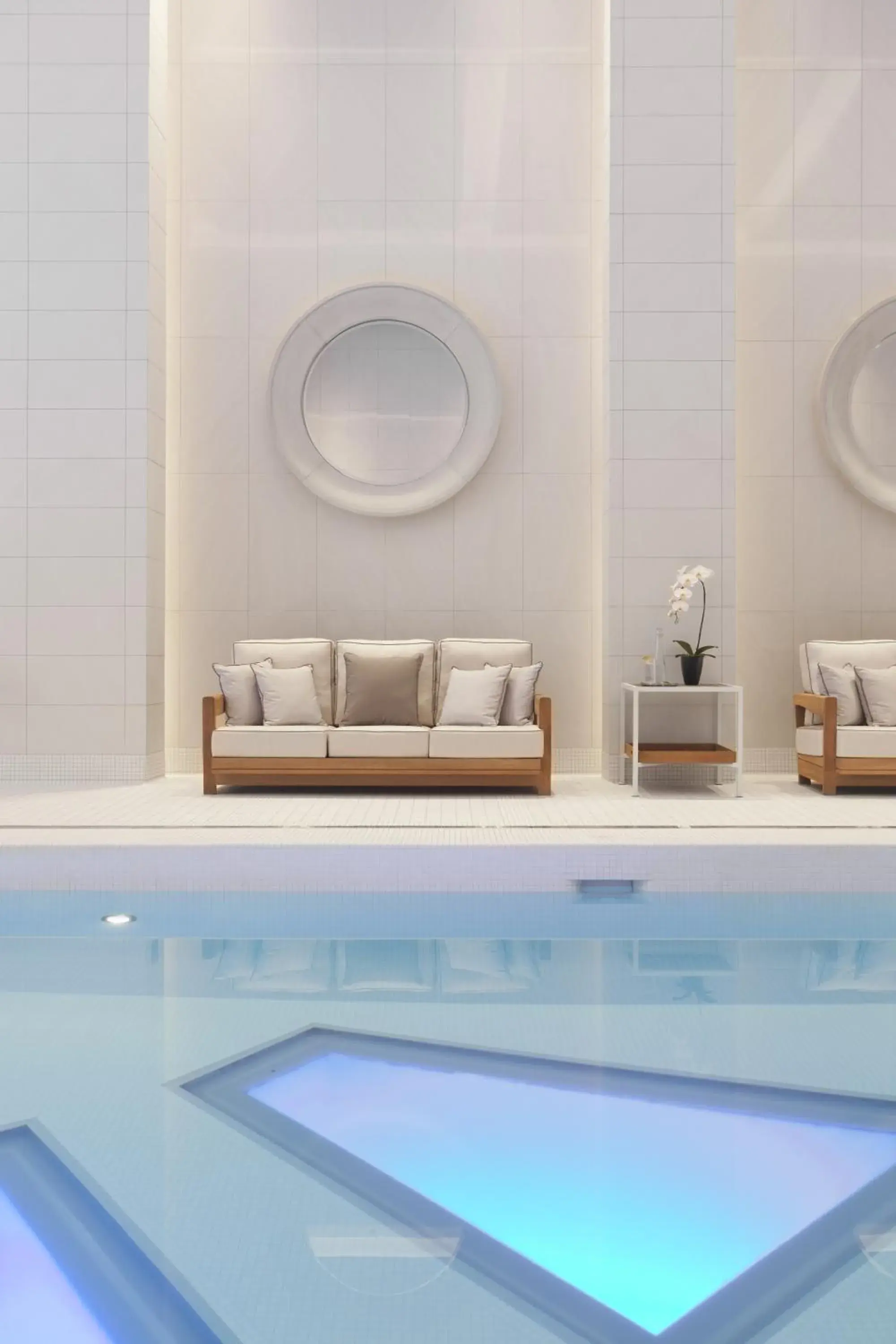 Pool view in Rosewood Hotel Georgia Pool view in Rosewood Hotel Georgia