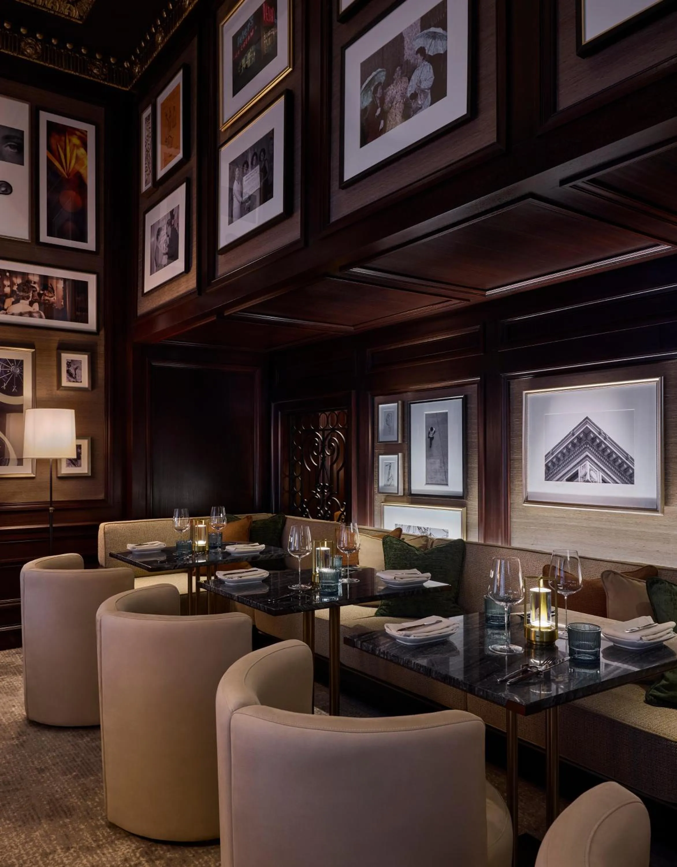 Restaurant/places to eat in Rosewood Hotel Georgia