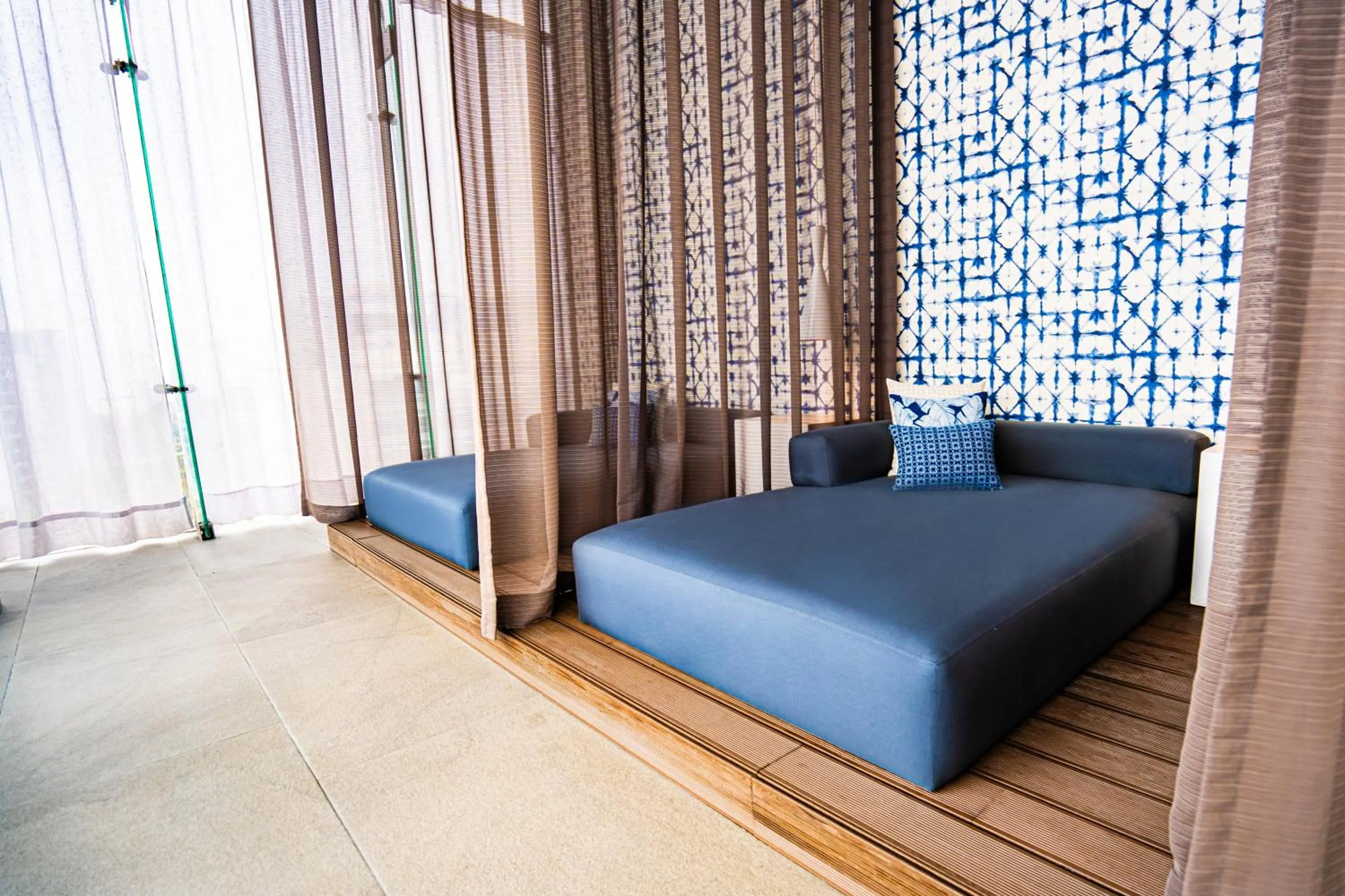 Swimming pool, Bed in Doubletree By Hilton Mexico City Santa Fe