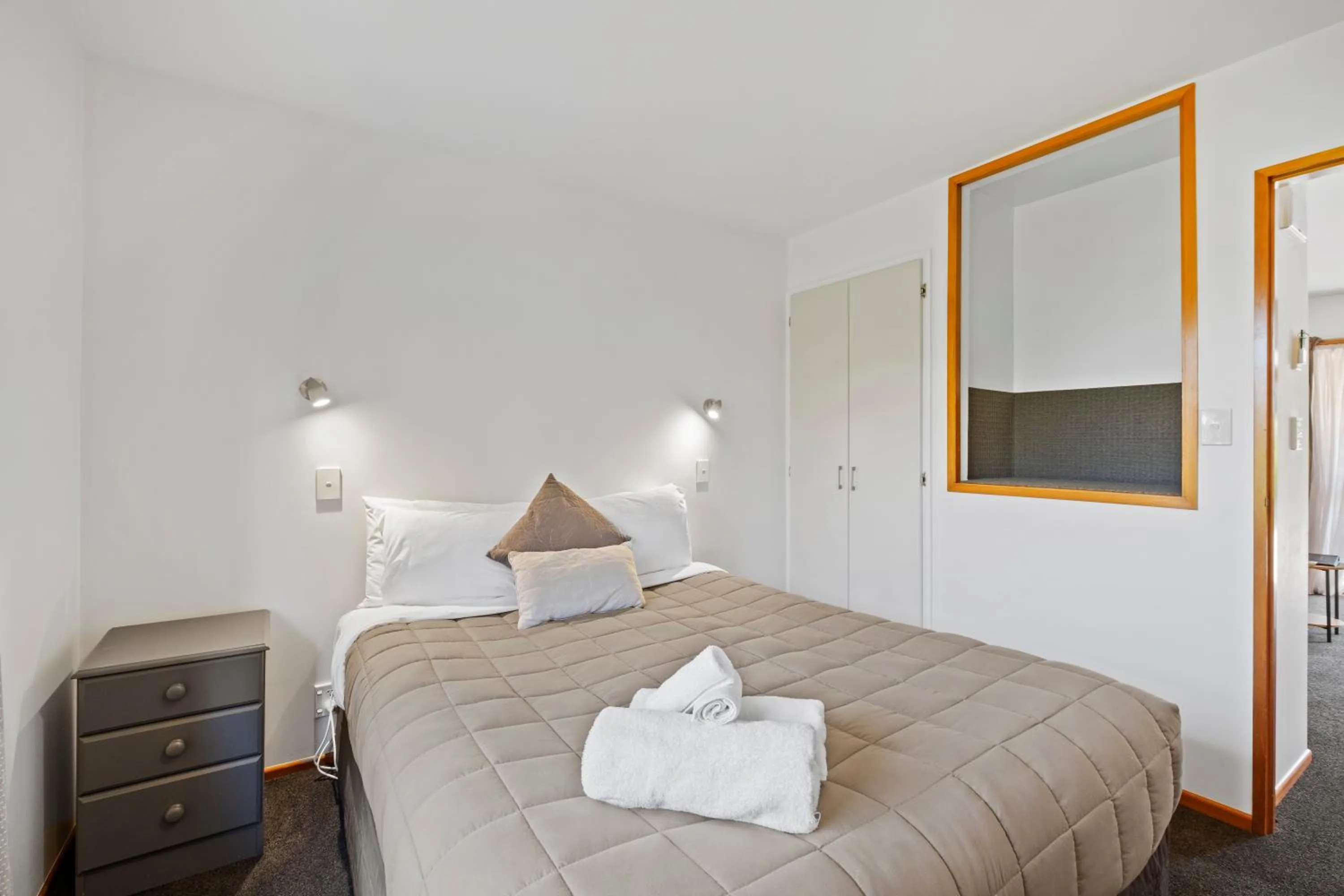 Bed in Alpine Garden Motel