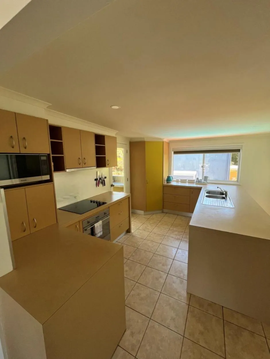 Kitchen or kitchenette in Tathra Beach House Holiday Apartments