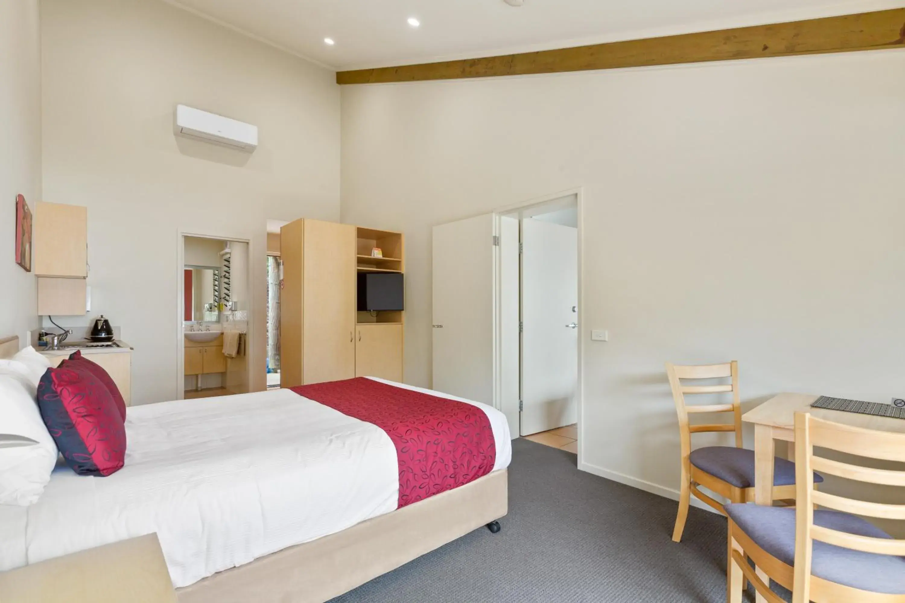 Double Room in Tathra Beach House Holiday Apartments Double Room in Tathra Beach House Holiday Apartments