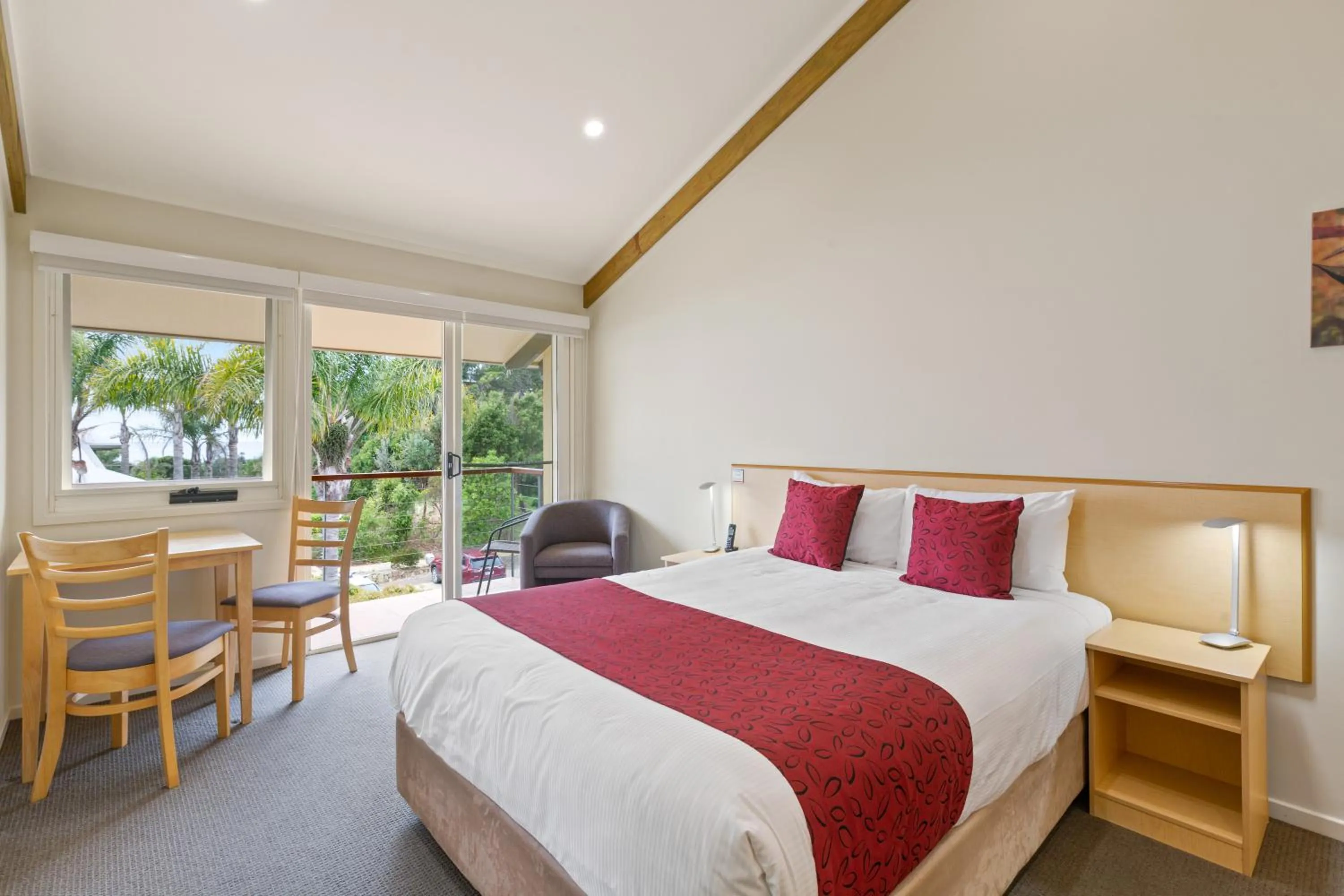 Bed in Tathra Beach House Holiday Apartments