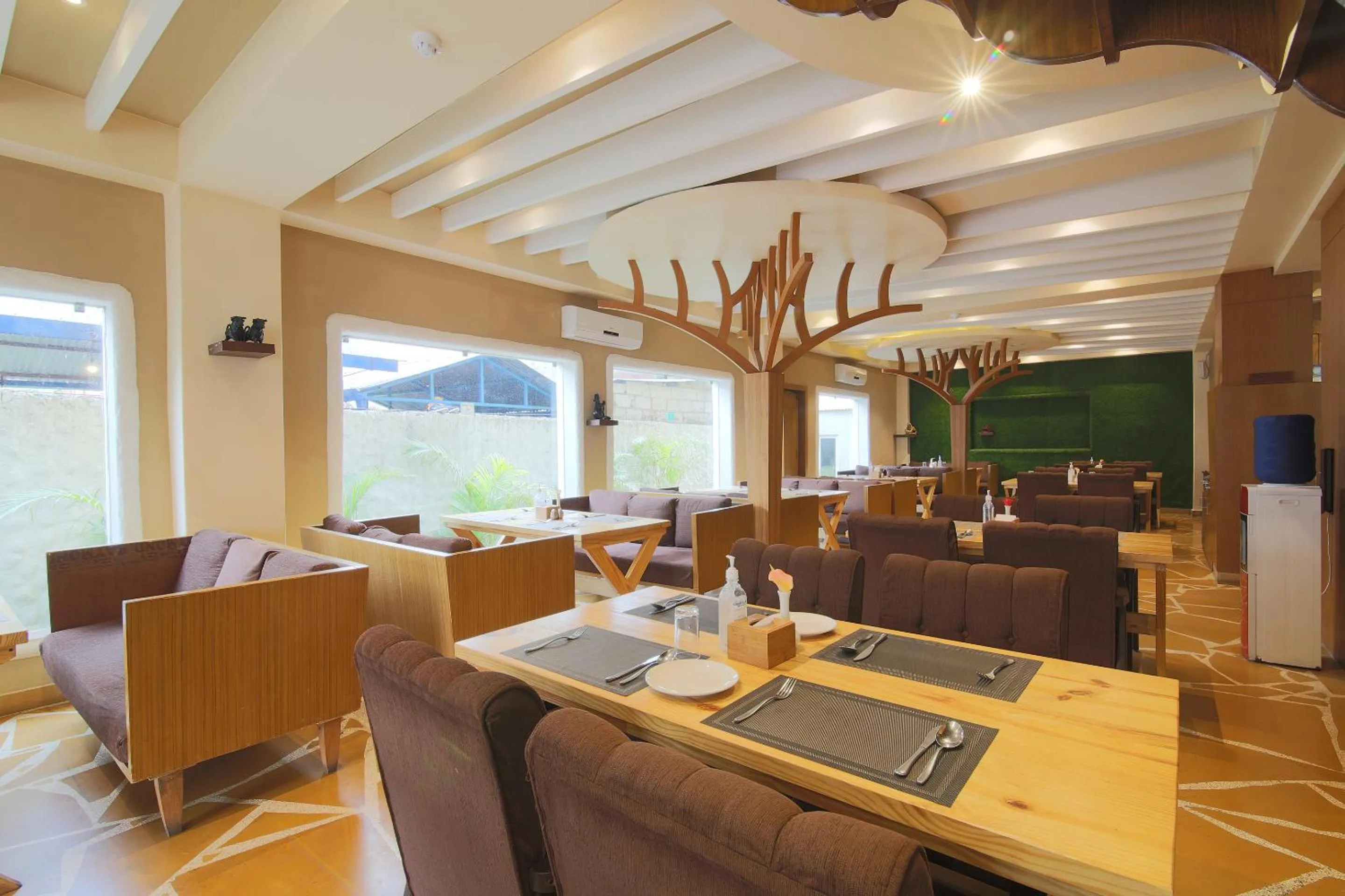 Restaurant/places to eat in Teeka Resort Suites & Spa