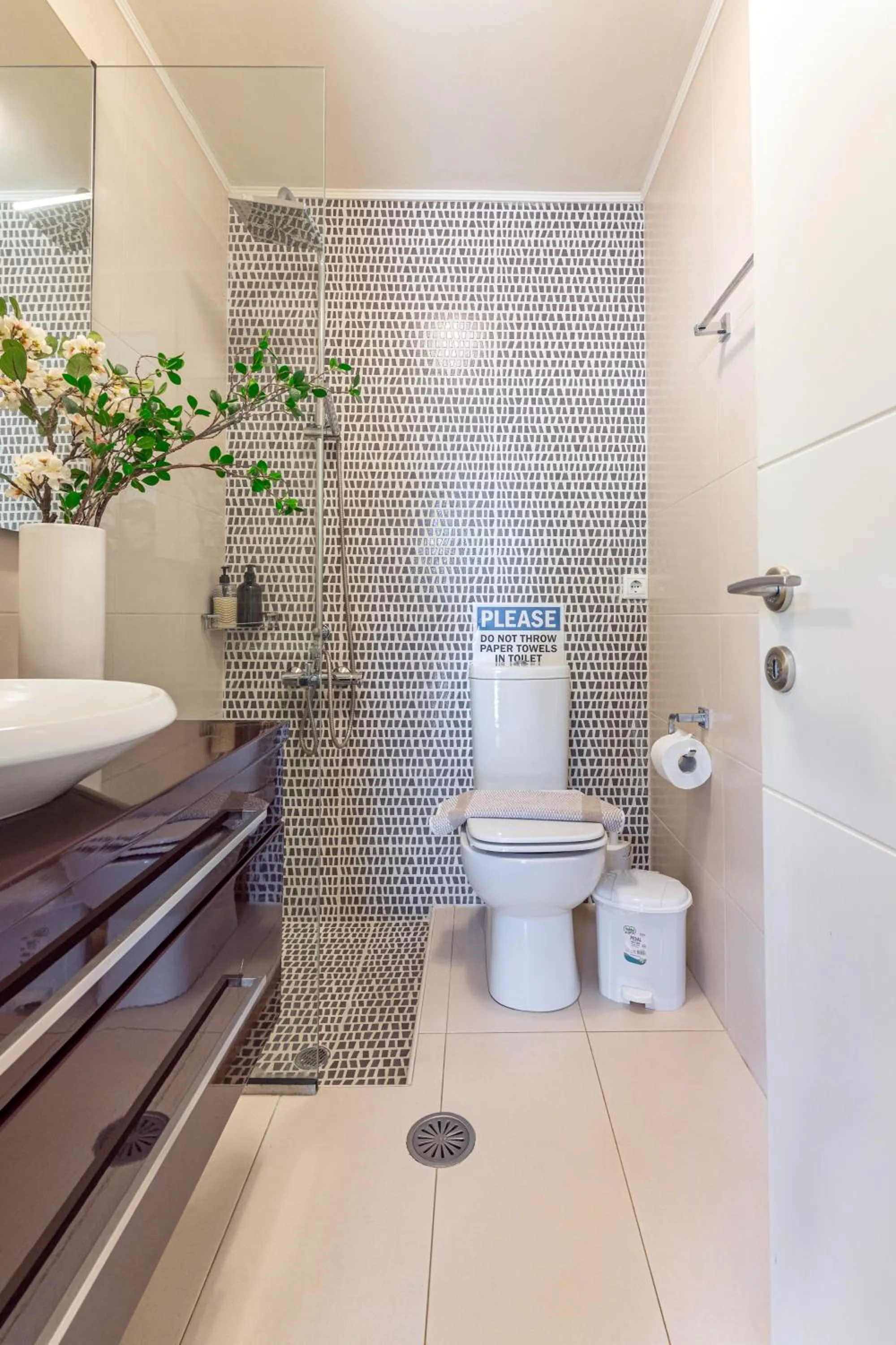 Shower in Archanes Cosy Residence