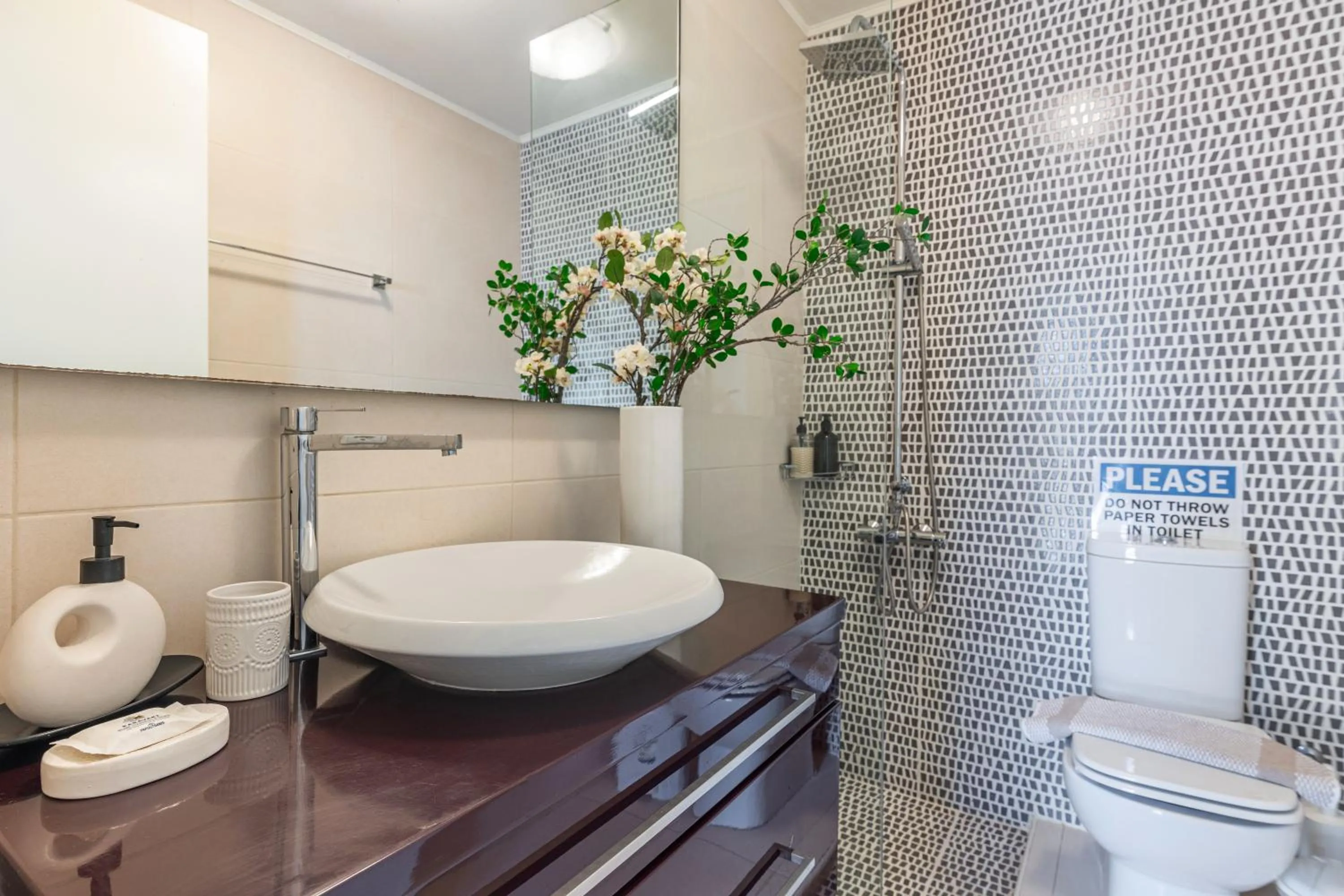 Shower in Archanes Cosy Residence