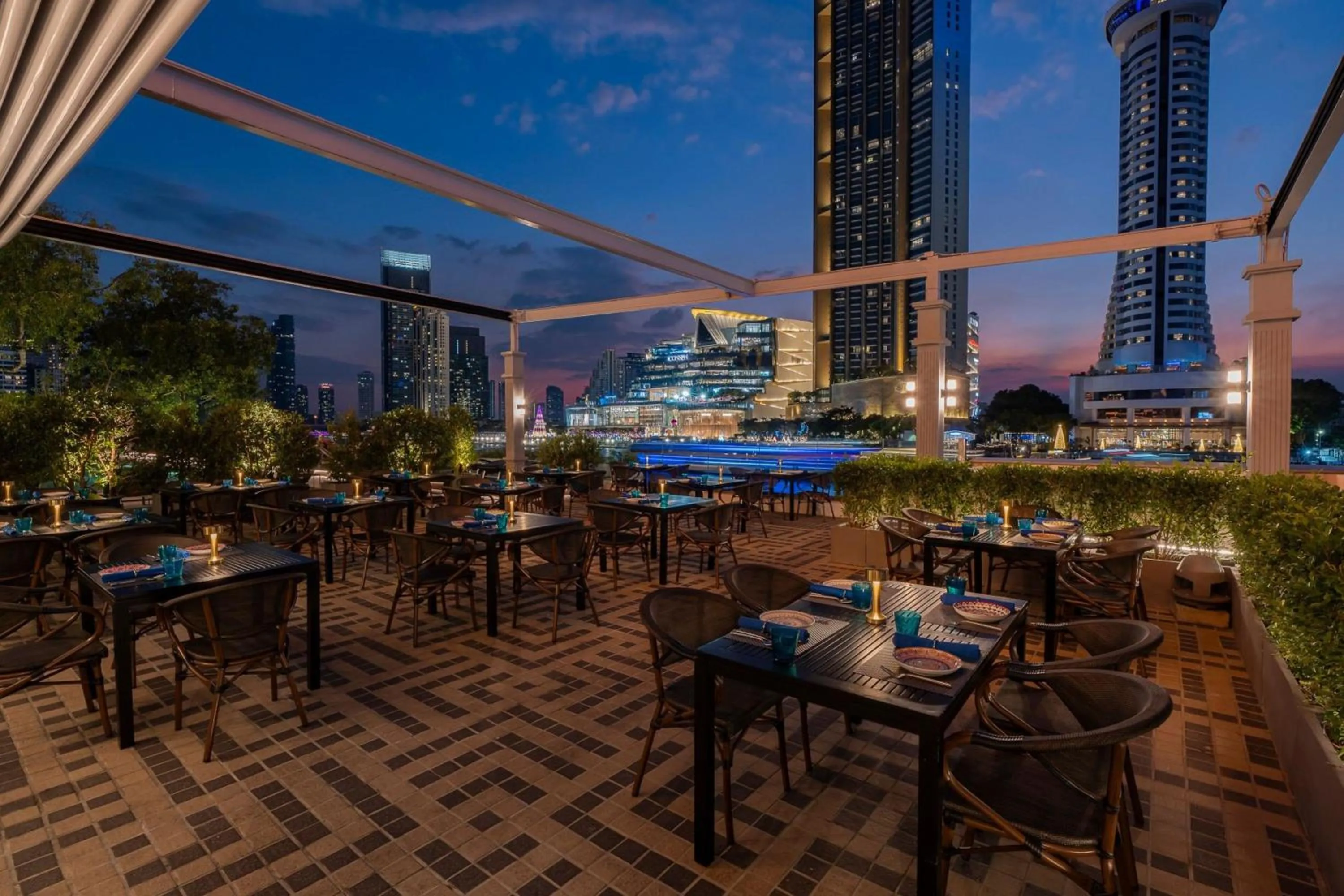 Restaurant/places to eat in Royal Orchid Sheraton Riverside Hotel Bangkok