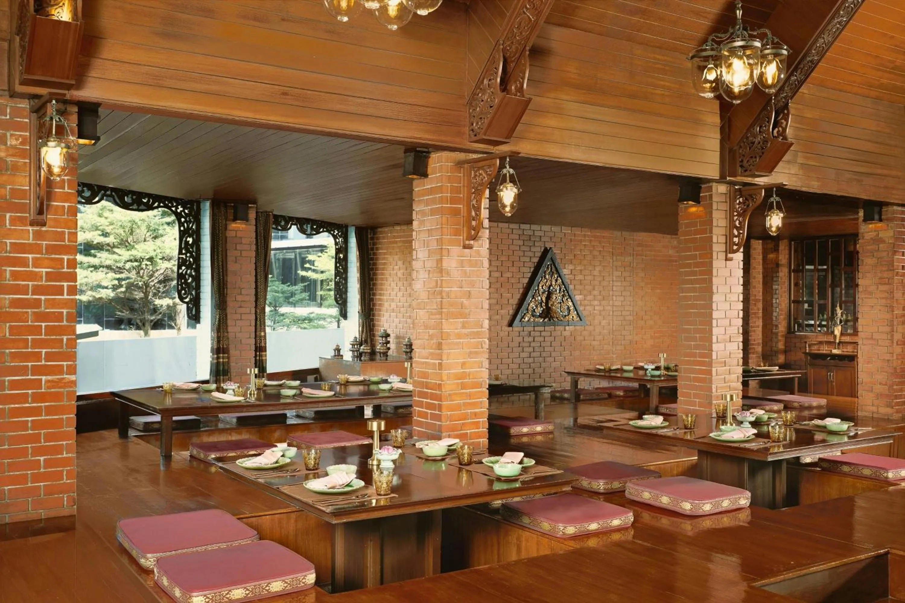 Restaurant/places to eat in Royal Orchid Sheraton Riverside Hotel Bangkok