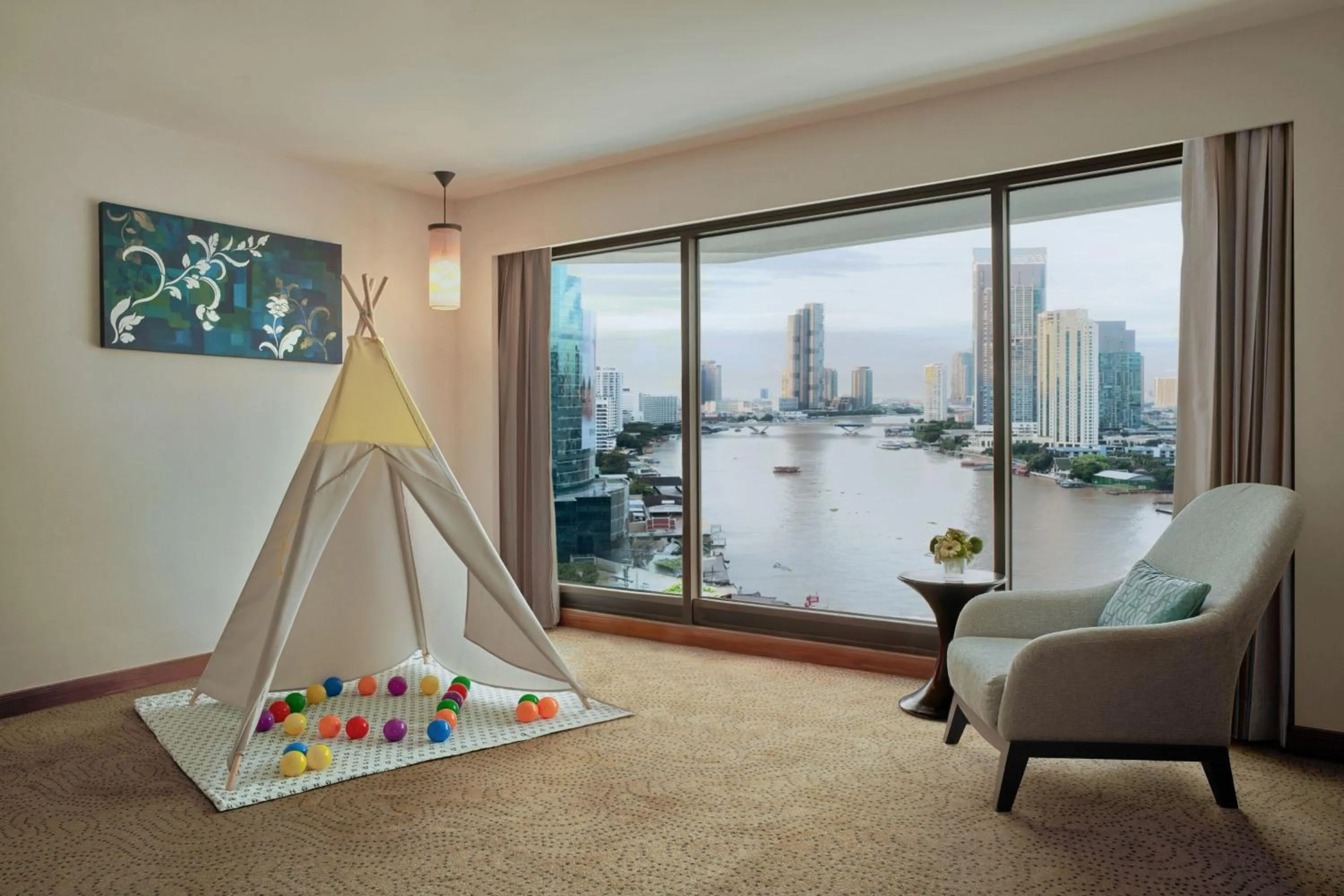 Living room in Royal Orchid Sheraton Riverside Hotel Bangkok