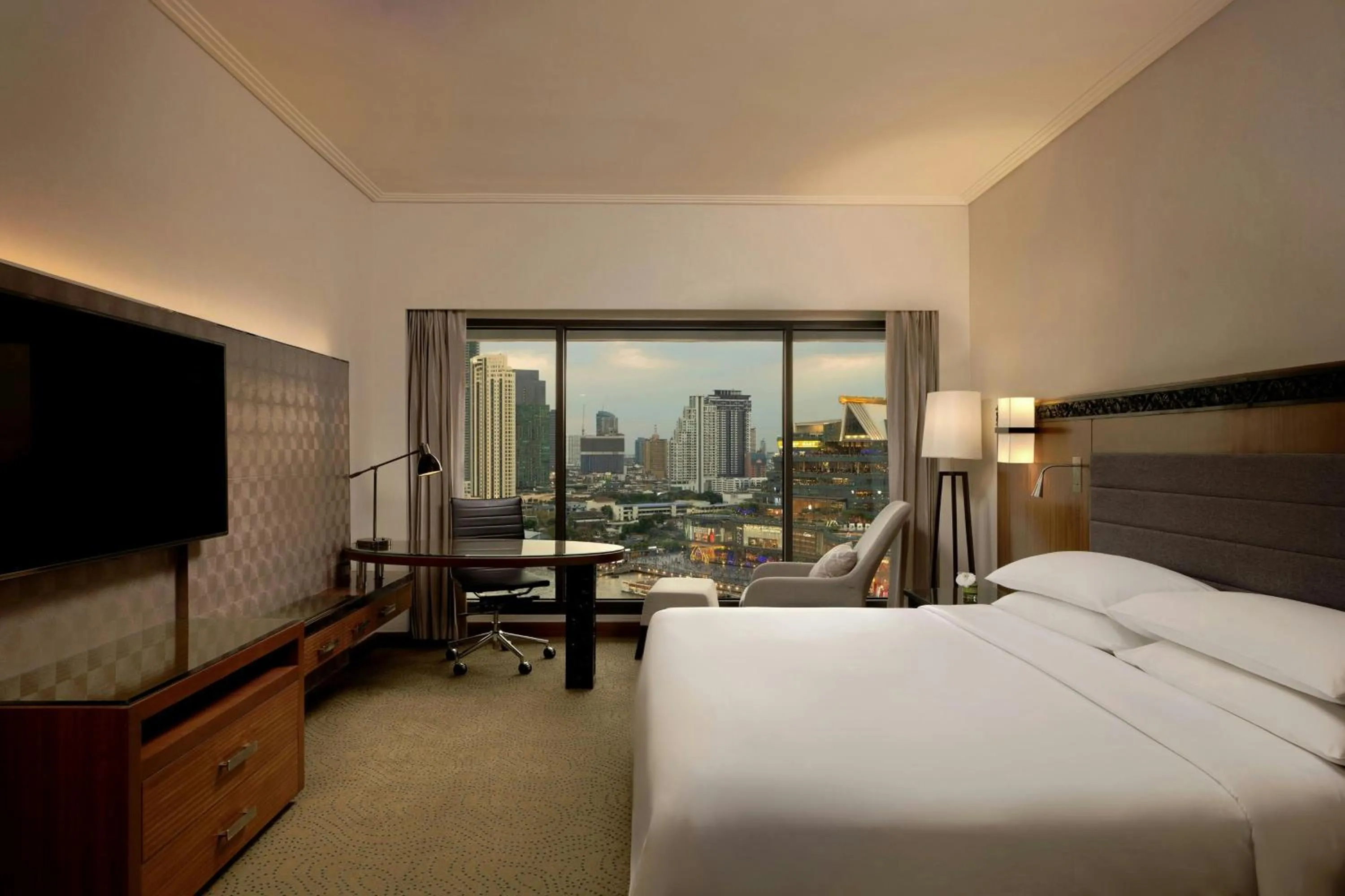 Photo of the whole room, Bed in Royal Orchid Sheraton Riverside Hotel Bangkok