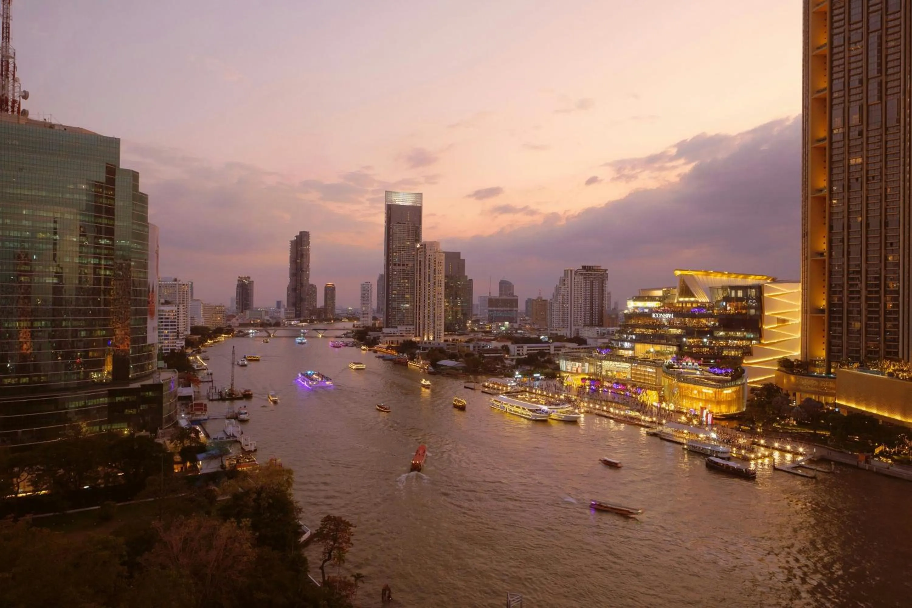 Photo of the whole room in Royal Orchid Sheraton Riverside Hotel Bangkok