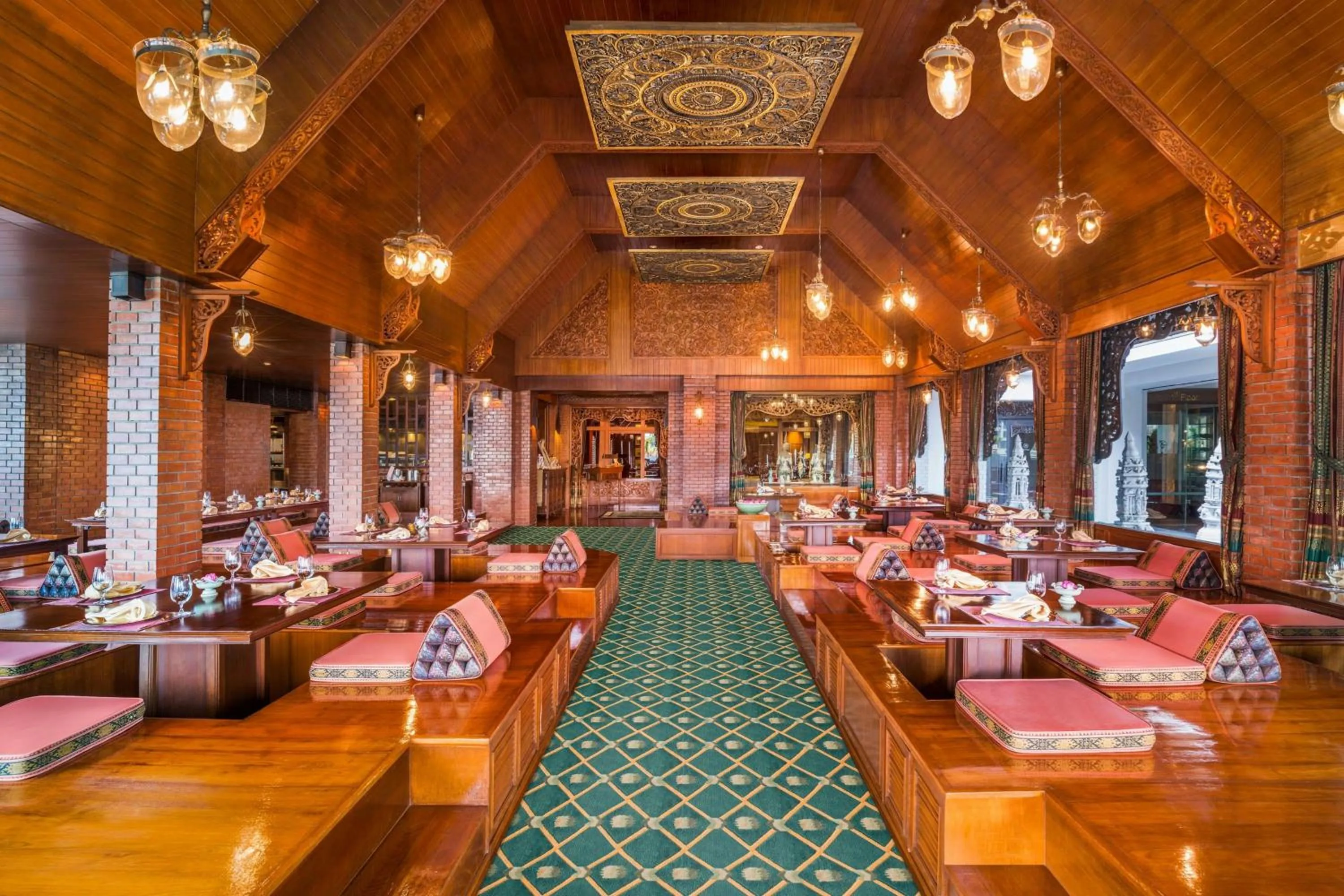 Restaurant/places to eat in Royal Orchid Sheraton Riverside Hotel Bangkok