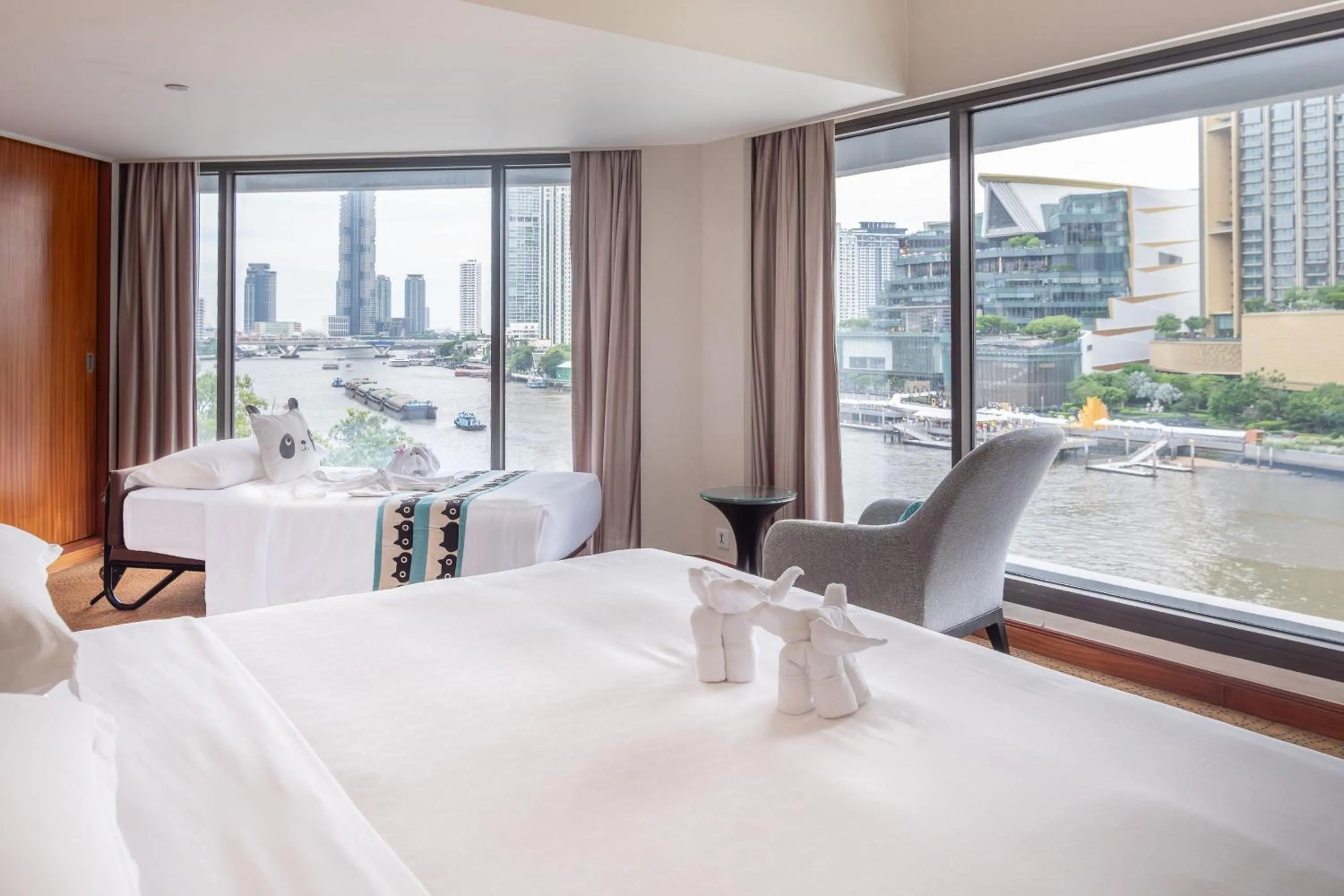 Bedroom, Bed in Royal Orchid Sheraton Riverside Hotel Bangkok