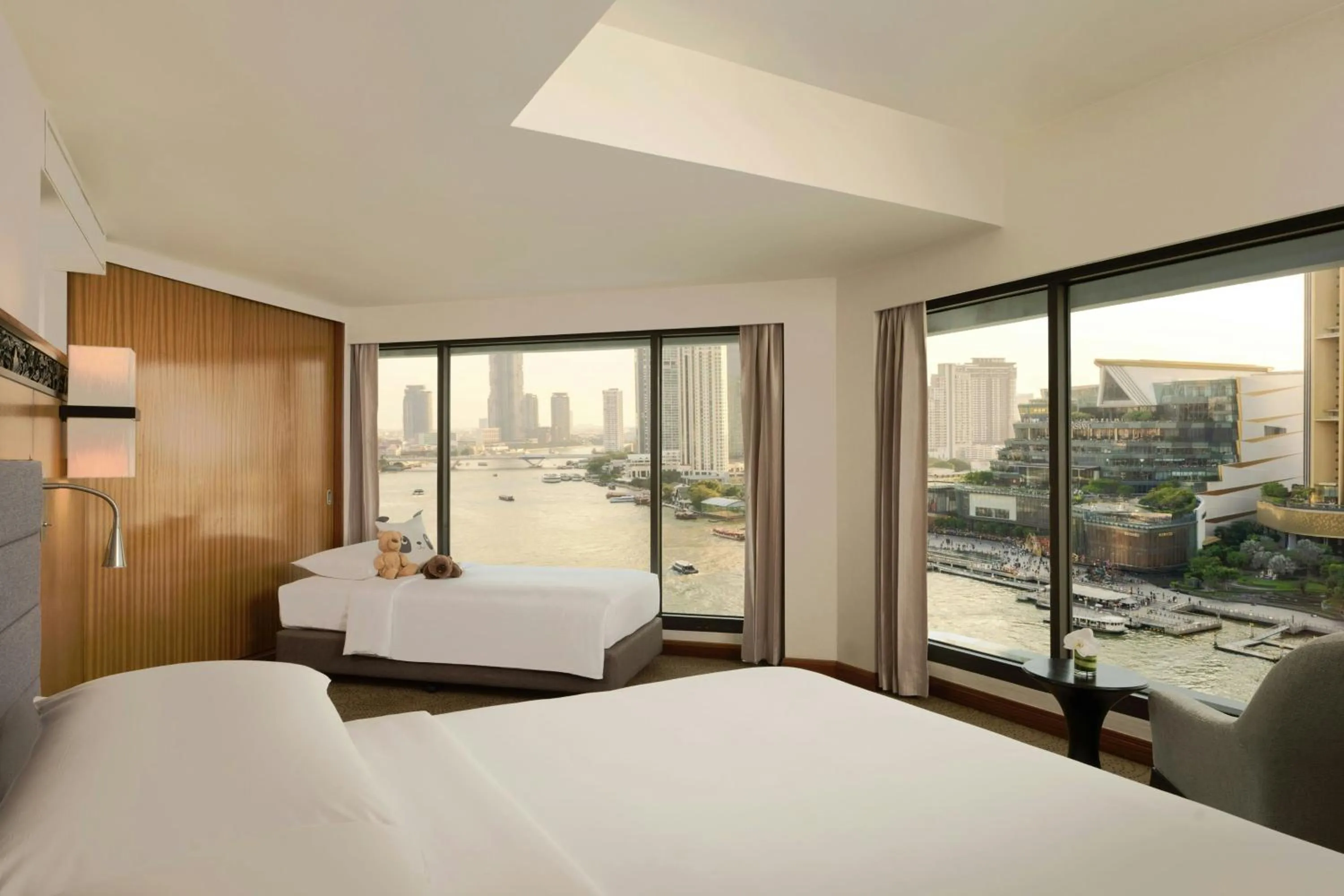 Bedroom, Bed in Royal Orchid Sheraton Riverside Hotel Bangkok