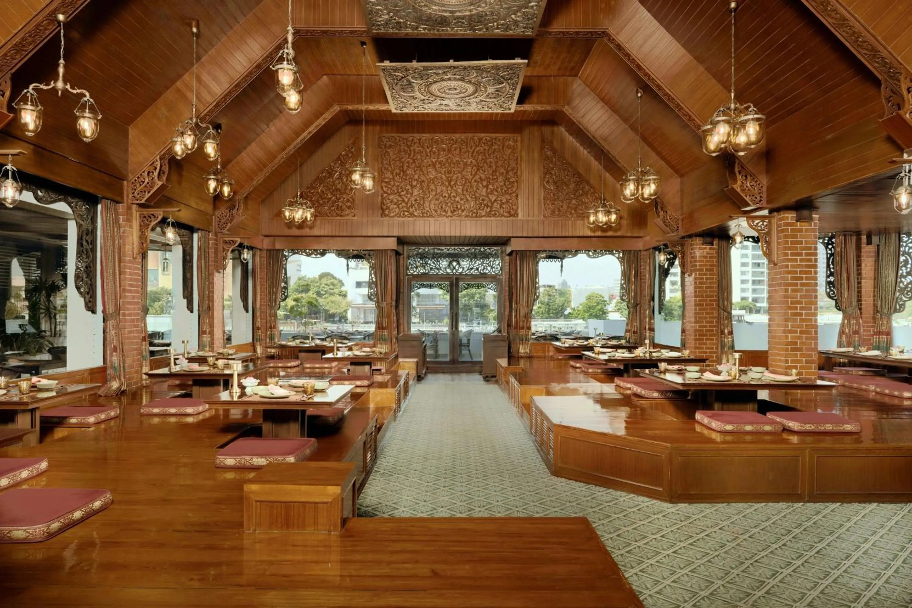 Restaurant/places to eat in Royal Orchid Sheraton Riverside Hotel Bangkok