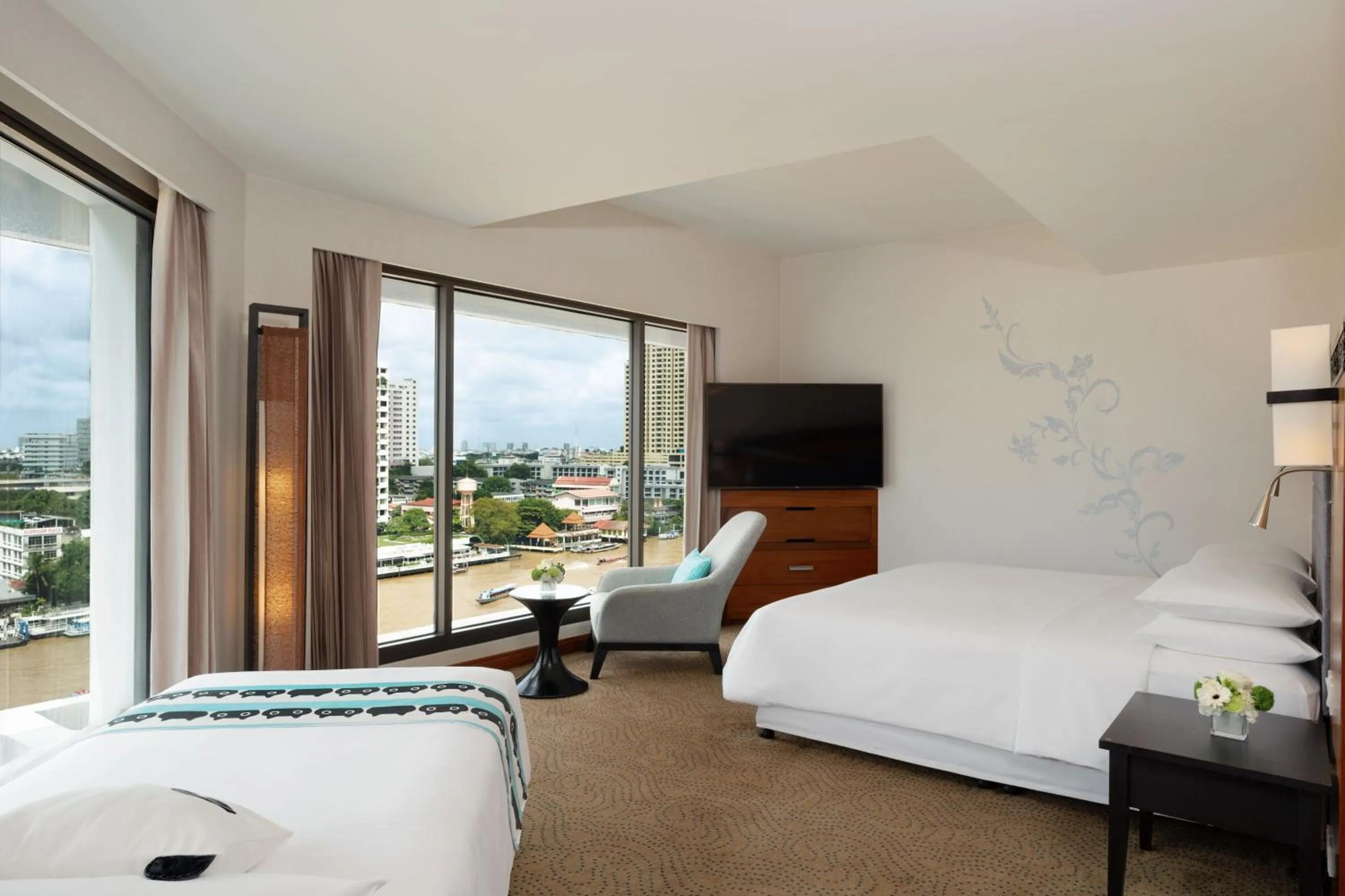 Bedroom, Bed in Royal Orchid Sheraton Riverside Hotel Bangkok