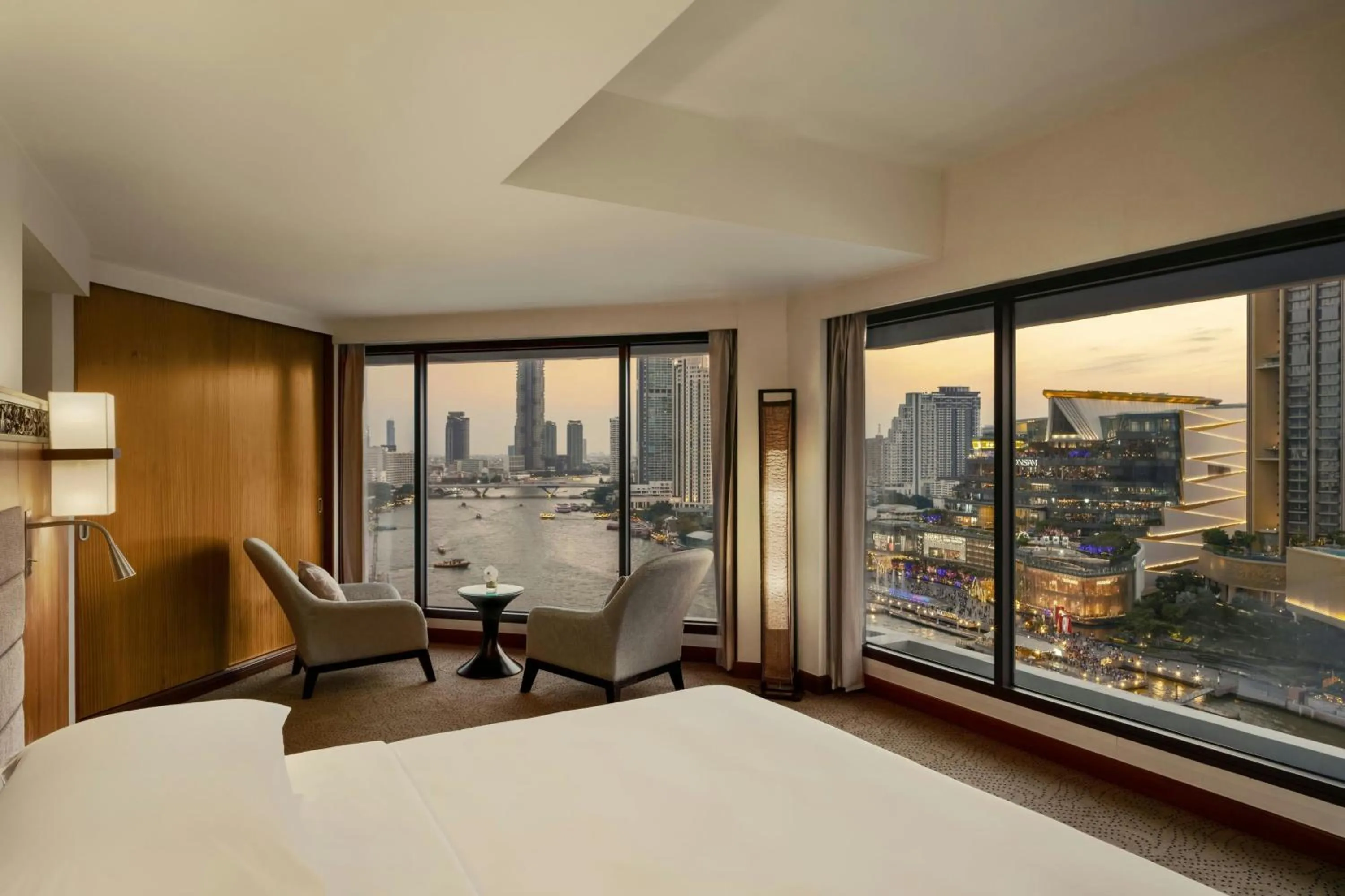 Photo of the whole room, Bed in Royal Orchid Sheraton Riverside Hotel Bangkok