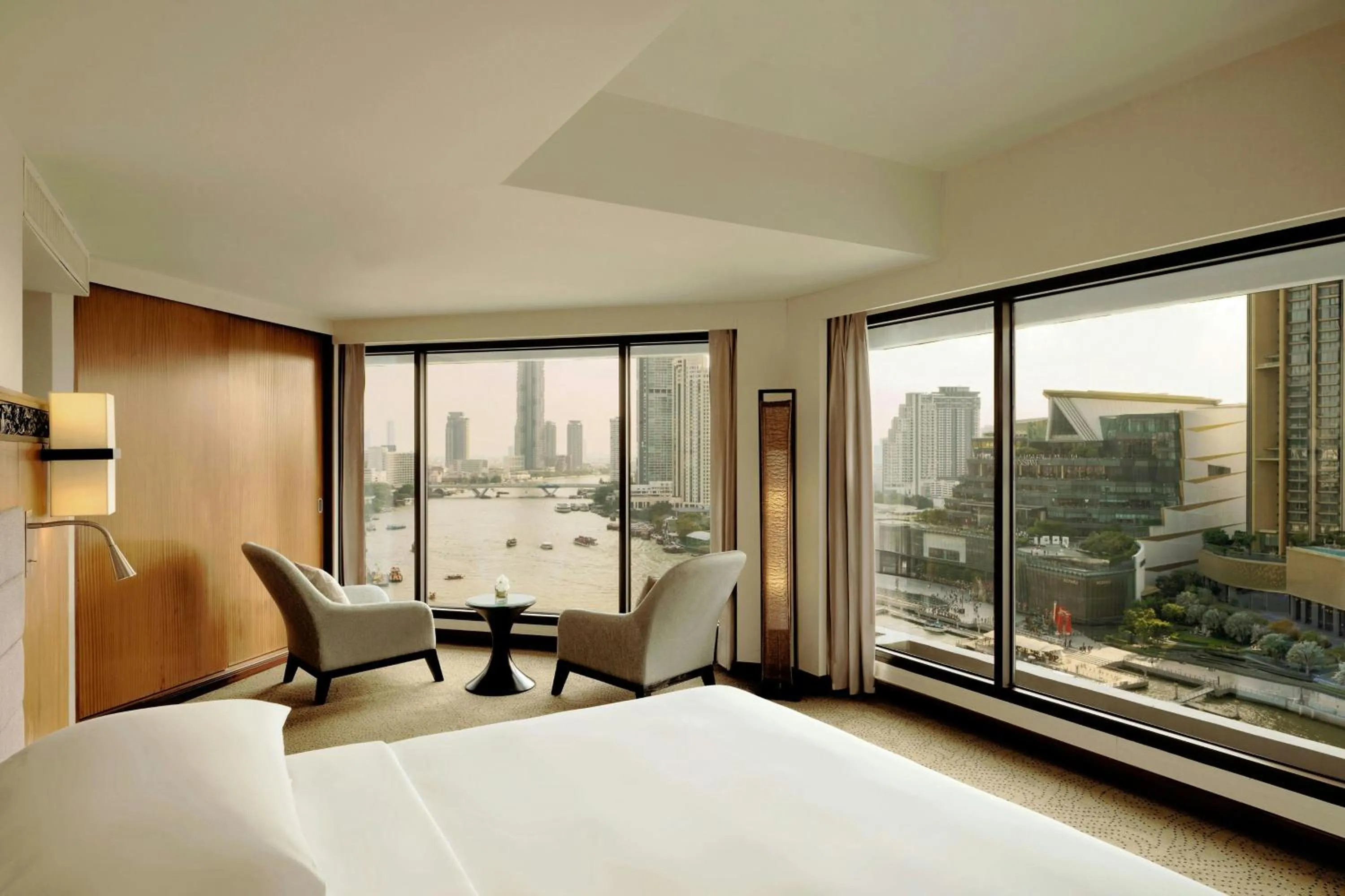 Bedroom, Bed in Royal Orchid Sheraton Riverside Hotel Bangkok