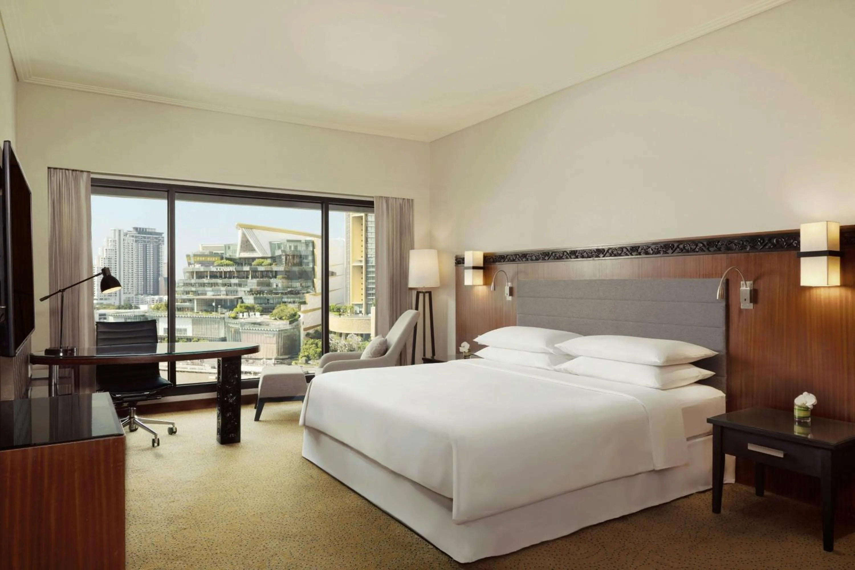 Photo of the whole room, Bed in Royal Orchid Sheraton Riverside Hotel Bangkok