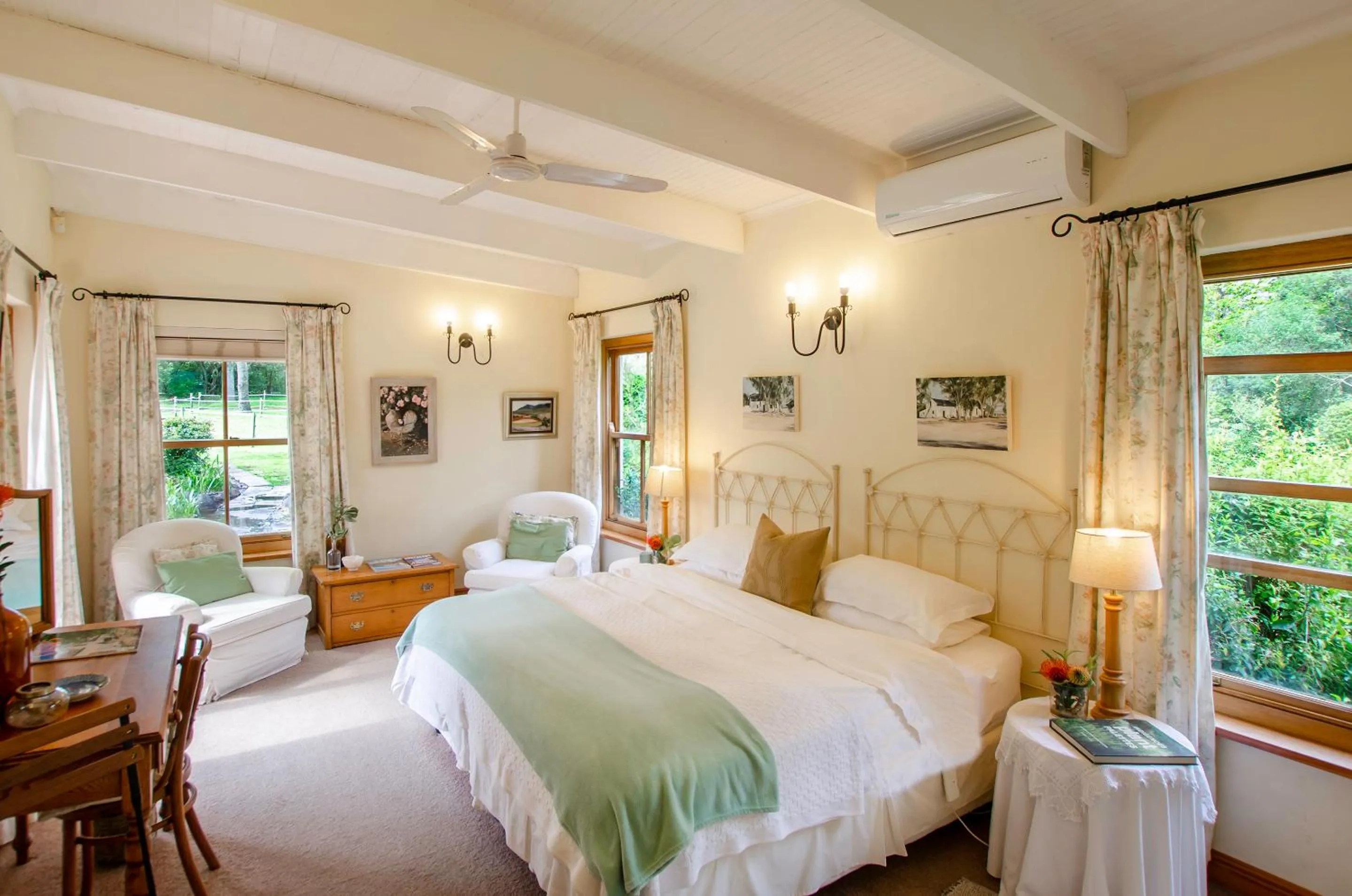 Photo of the whole room, Bed in Languedoc