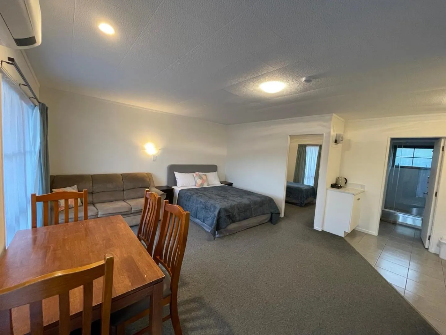 Living room, Bed in Cherry Court Motor Lodge