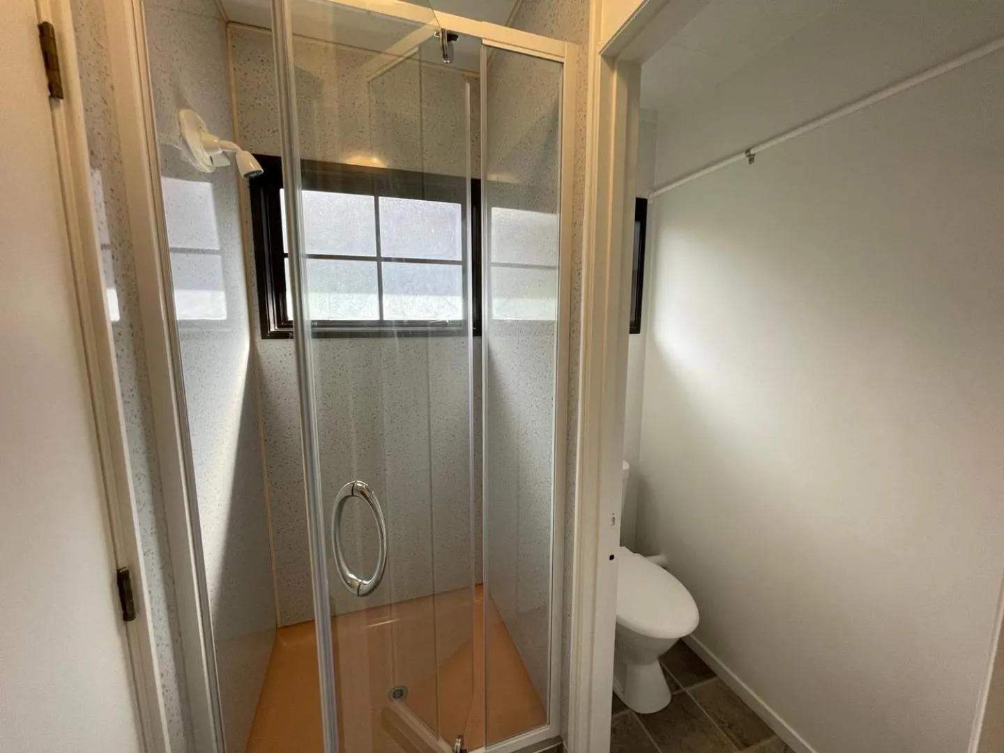 Shower in Cherry Court Motor Lodge