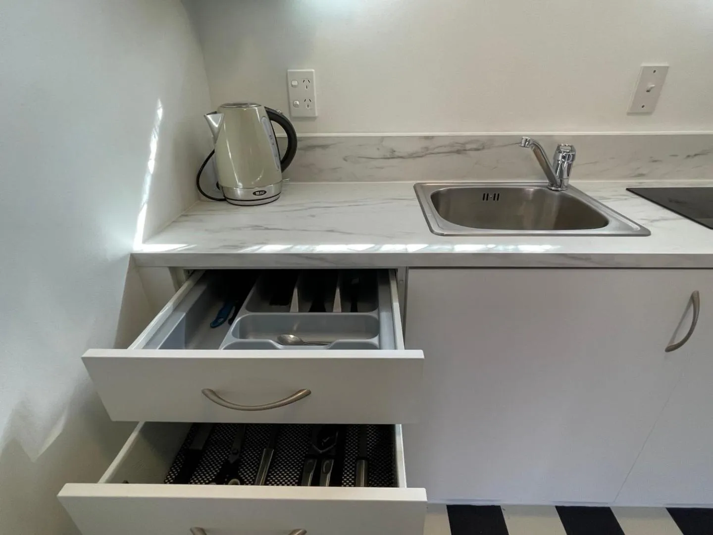 Kitchen or kitchenette in Cherry Court Motor Lodge