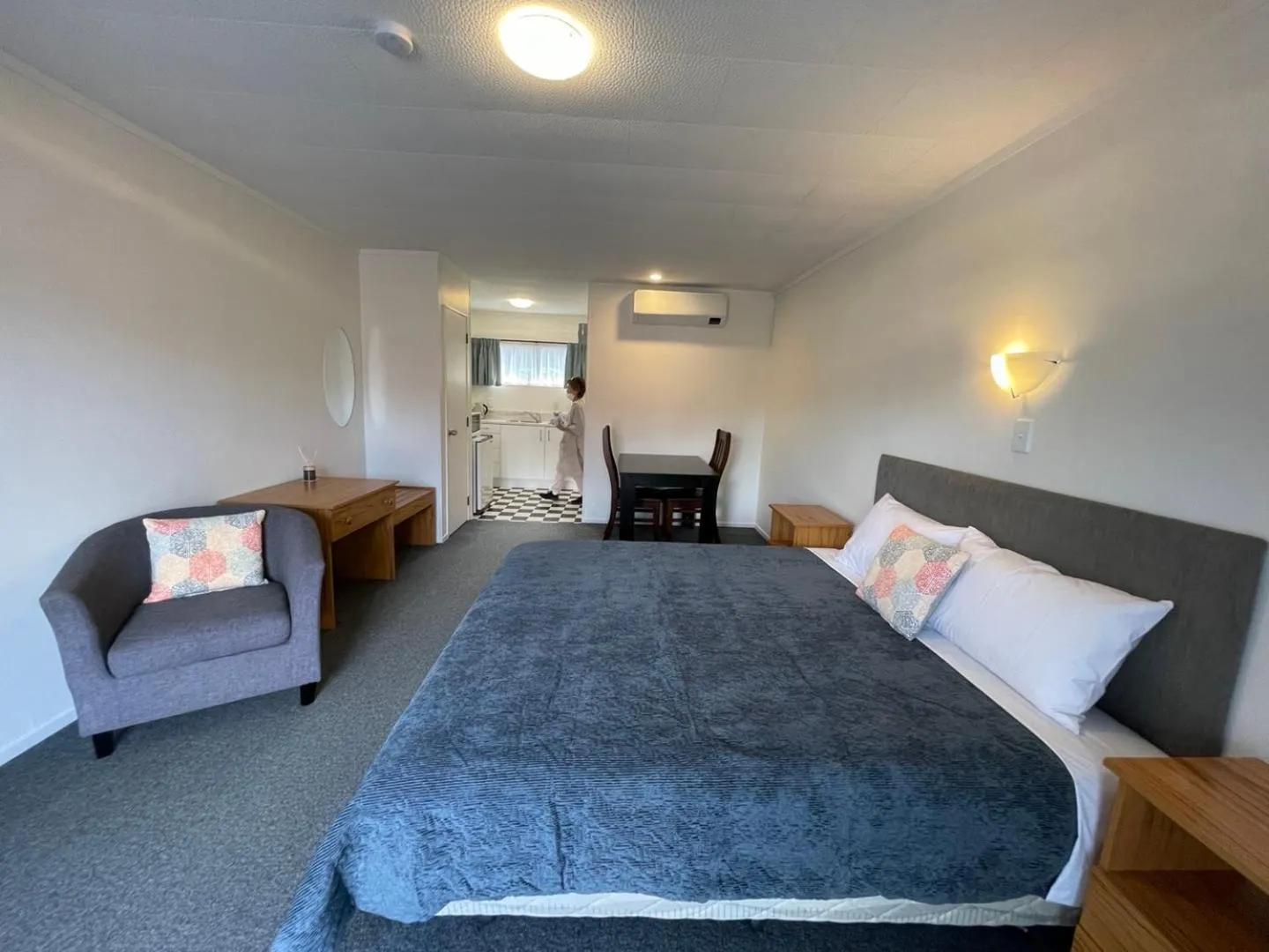 Bed in Cherry Court Motor Lodge