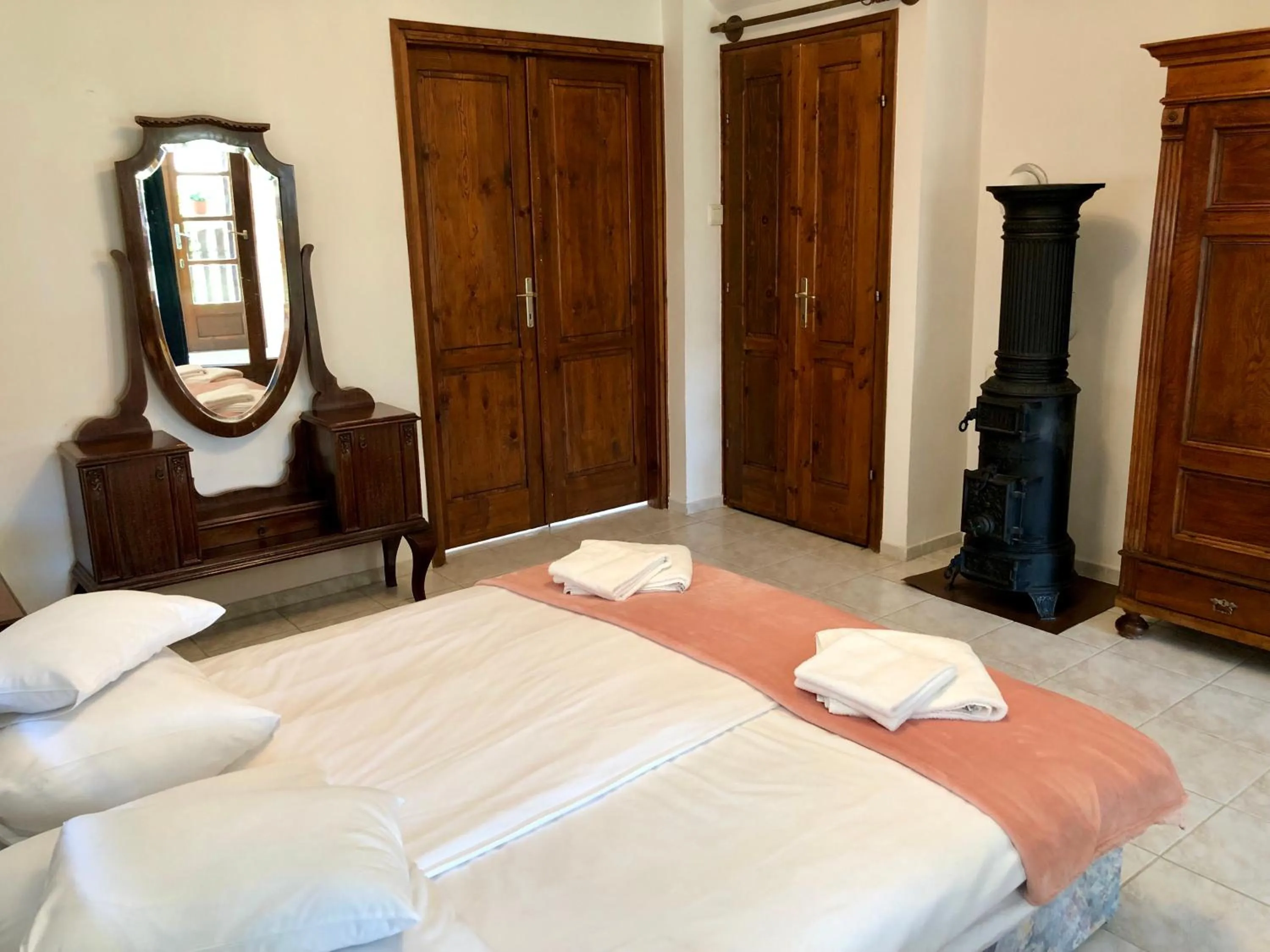 Bed in The Houses of History - anno 1830