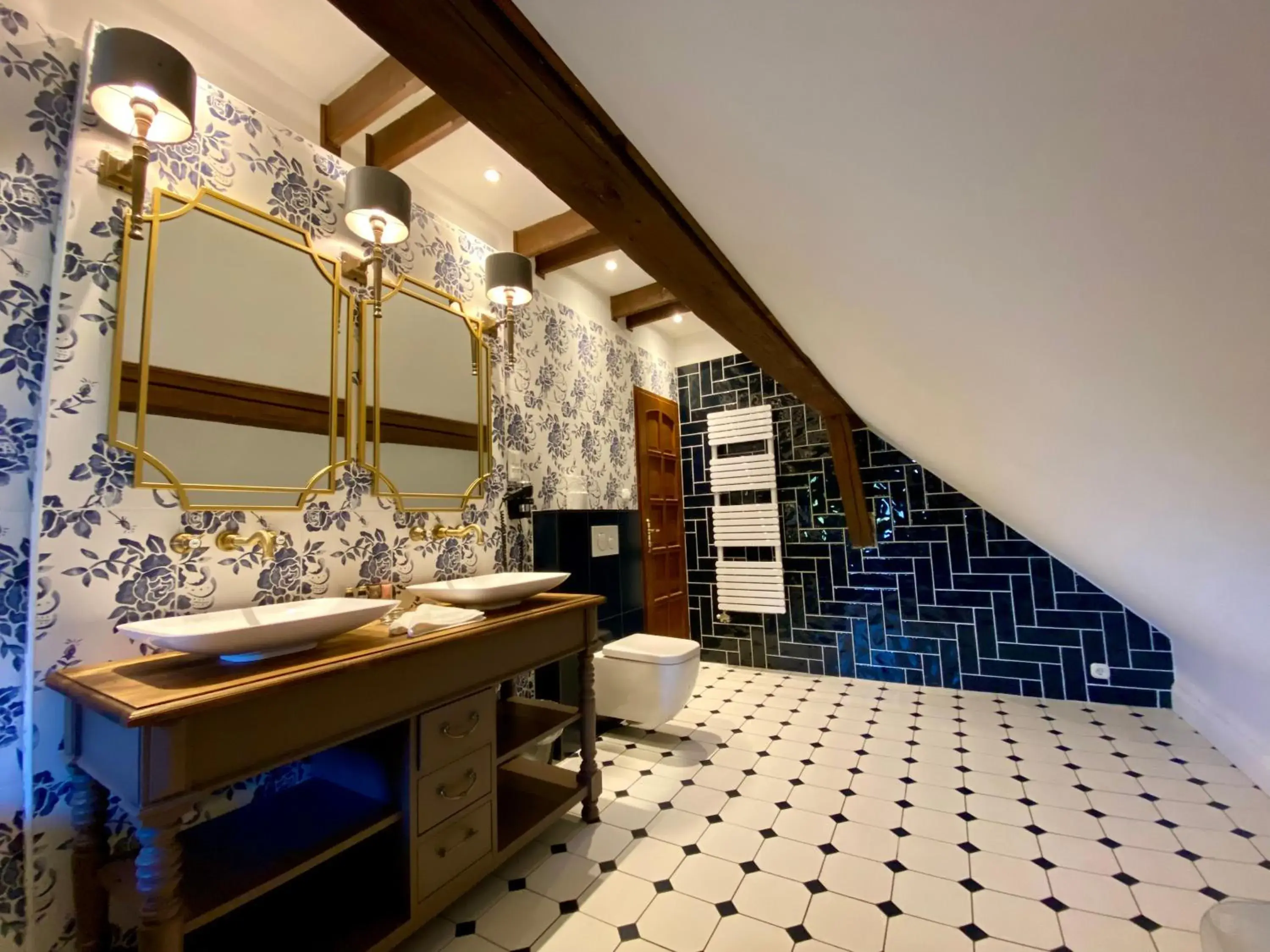 Suite with Lake View in The Houses of History - anno 1830 Suite with Lake View in The Houses of History - anno 1830